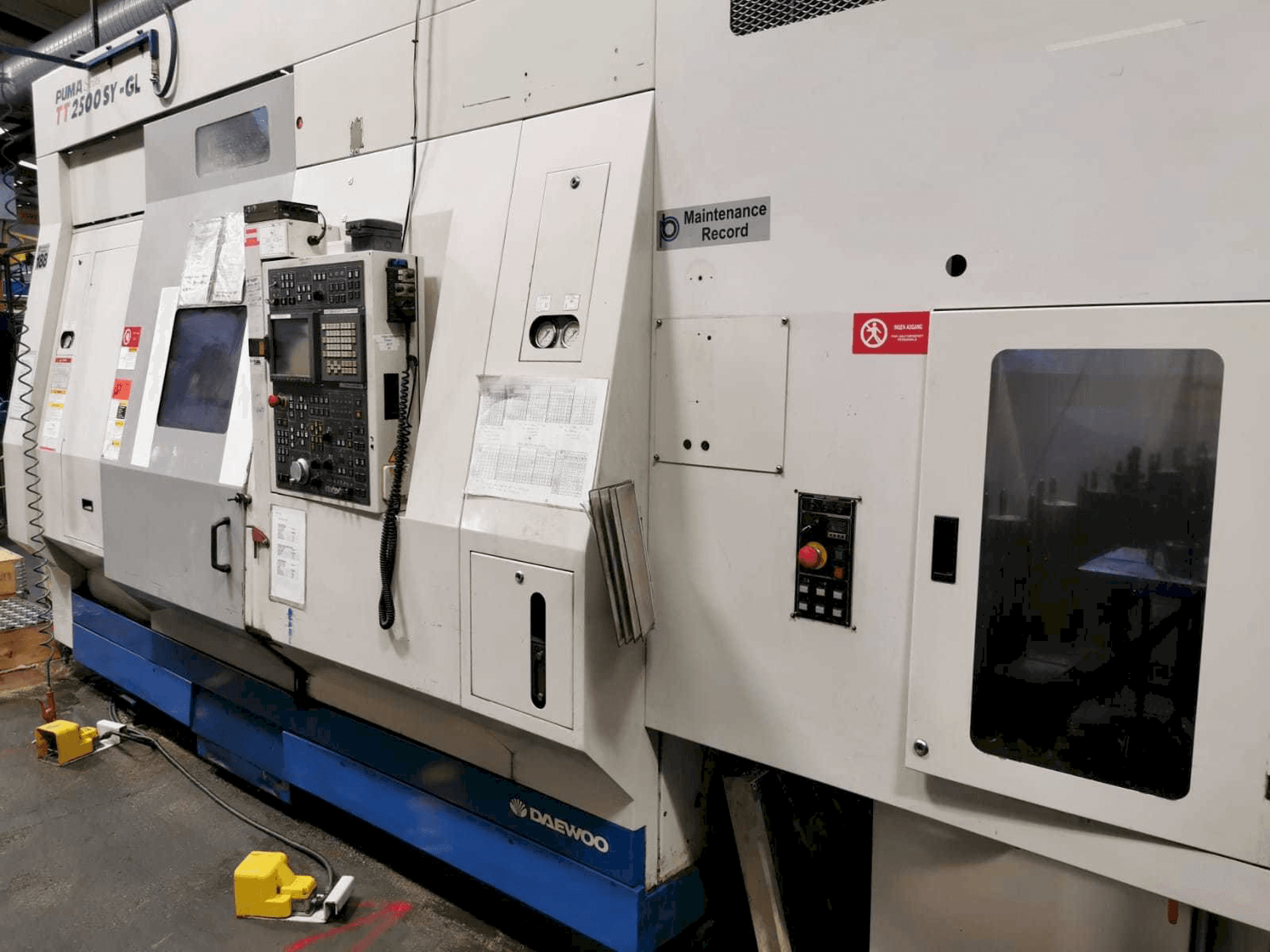 Frontansicht der DAEWOO Puma TT2500SY - GL (2005) Maschine