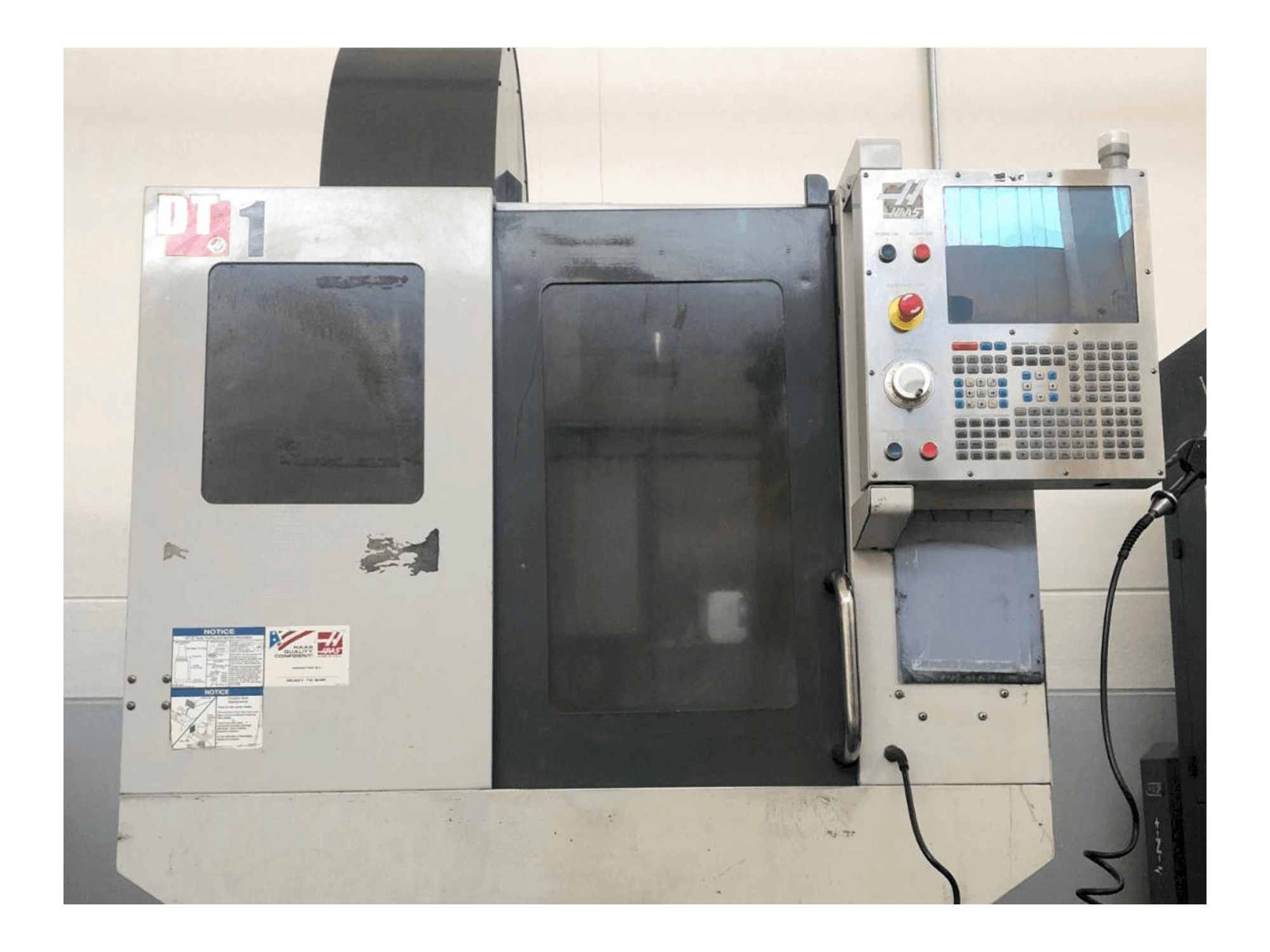 Frontansicht der HAAS DT1 Maschine