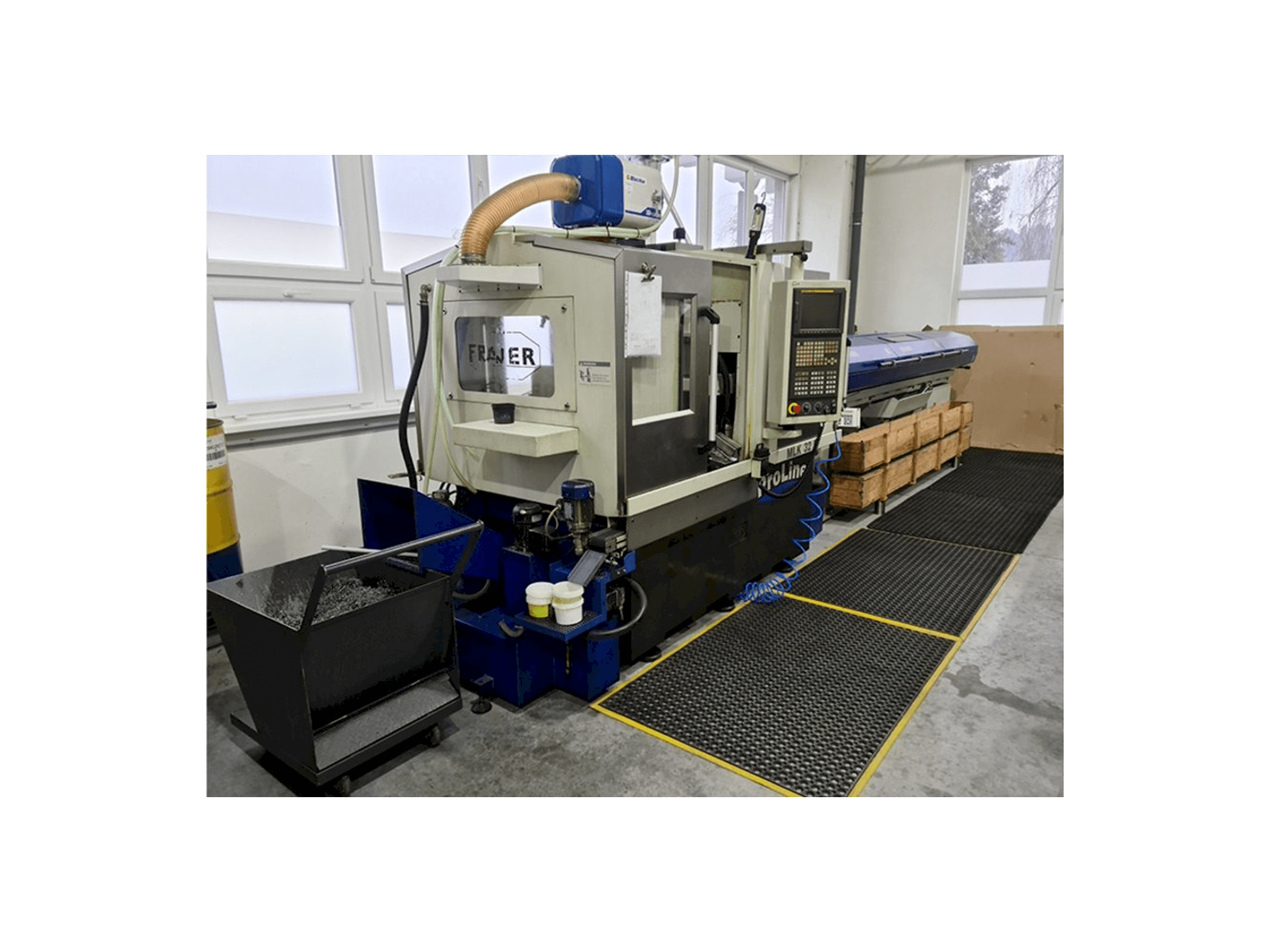 Linke Seitenansicht der Maier MLK 32 D Maschine