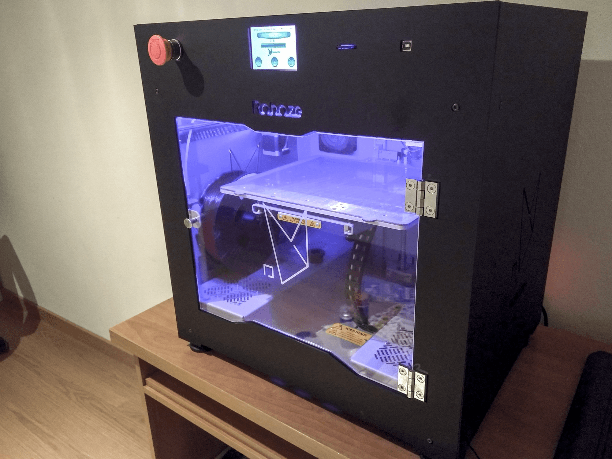 Rechte Ansicht der Roboze One Maschine