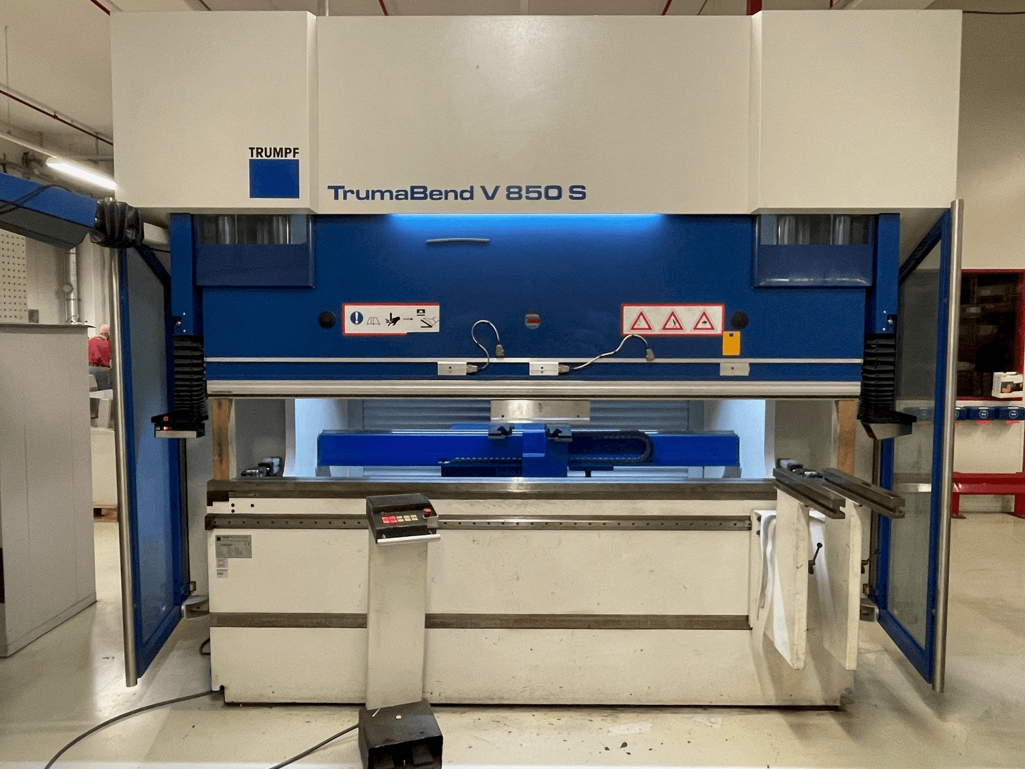 Frontansicht der TRUMPF TrumaBend V 850SX Maschine