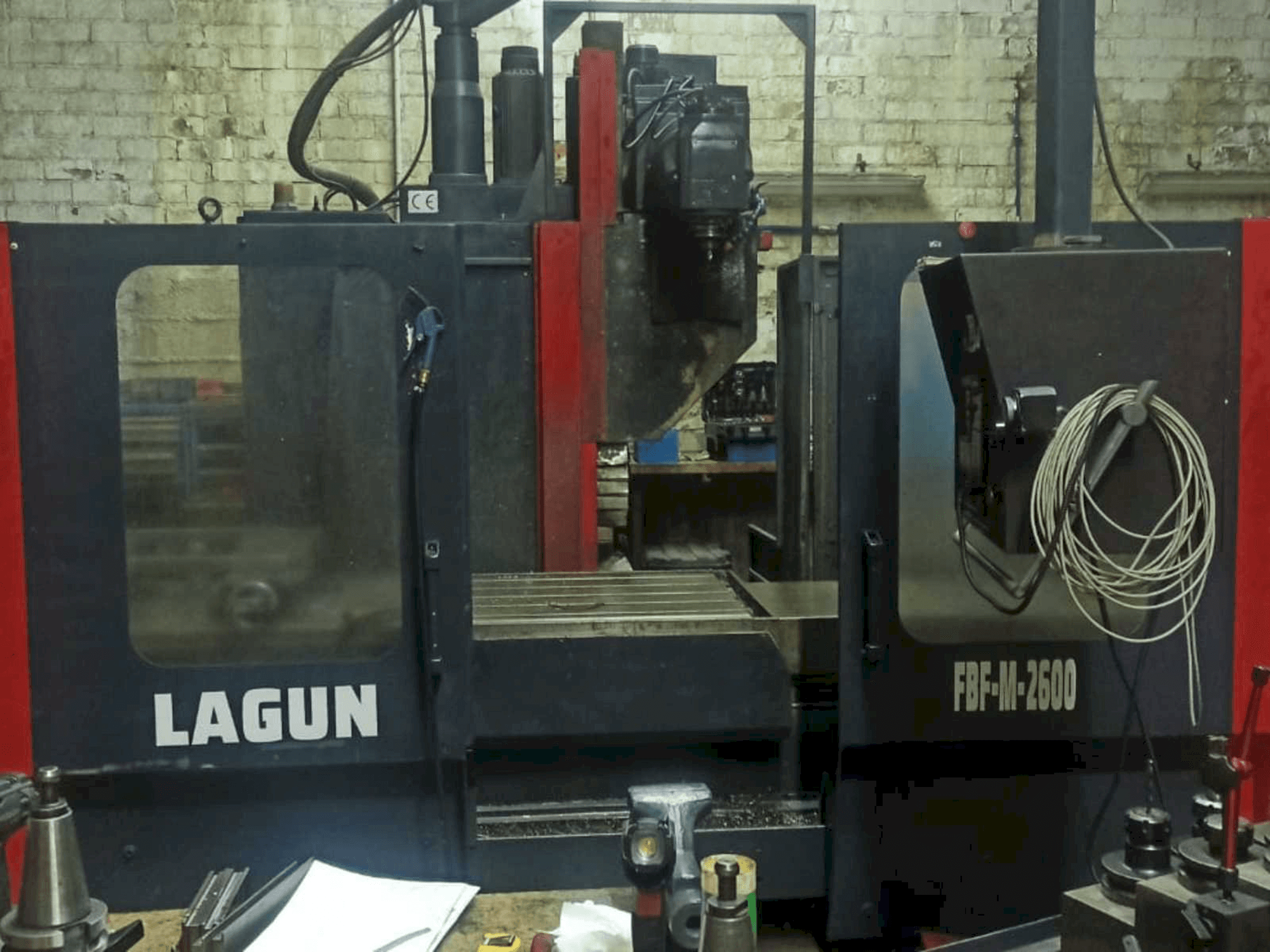Frontansicht der LAGUN FBF-M-2600 Maschine