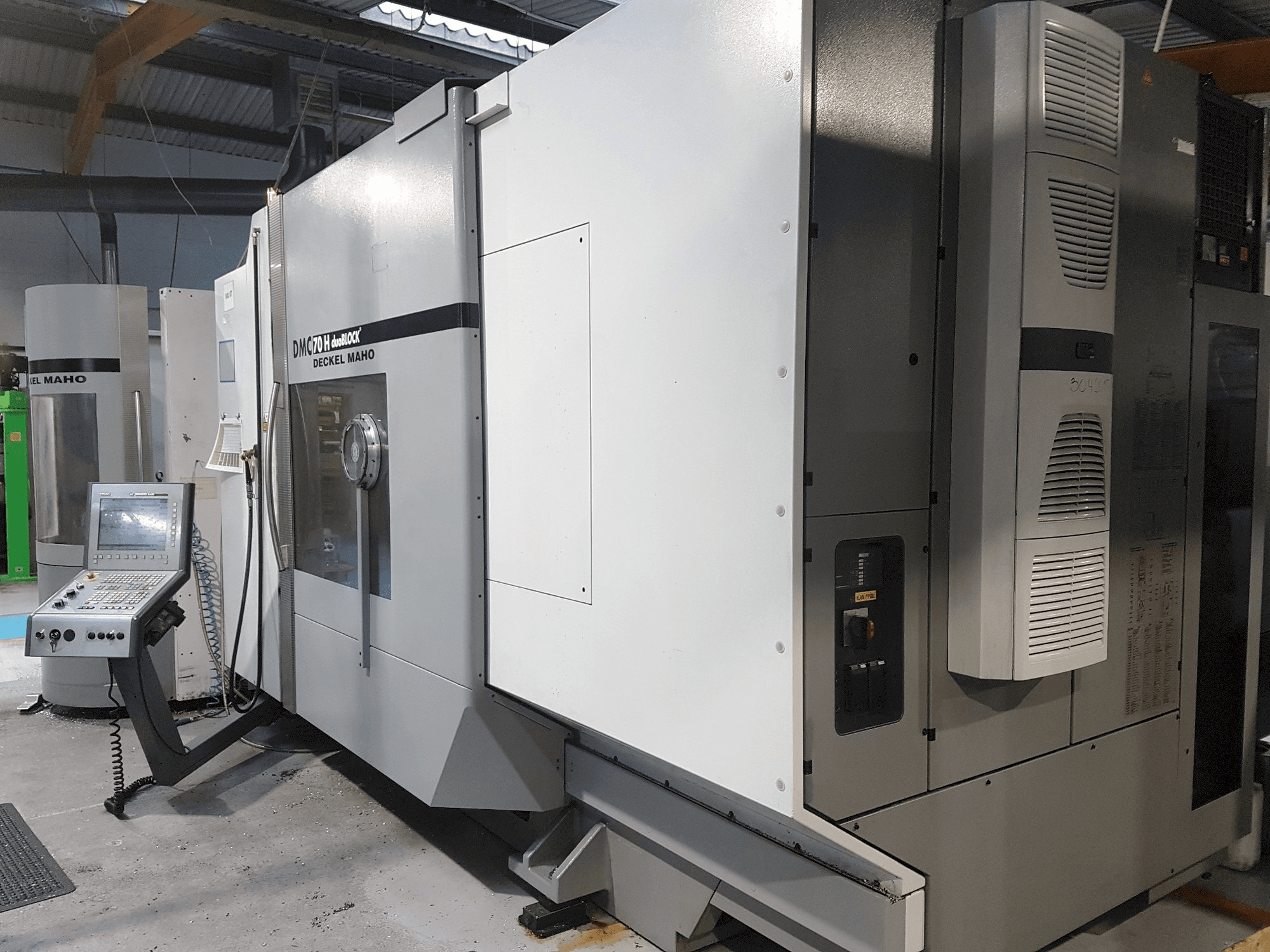 Frontansicht der DECKEL MAHO DMC 70 H duoBlock Maschine