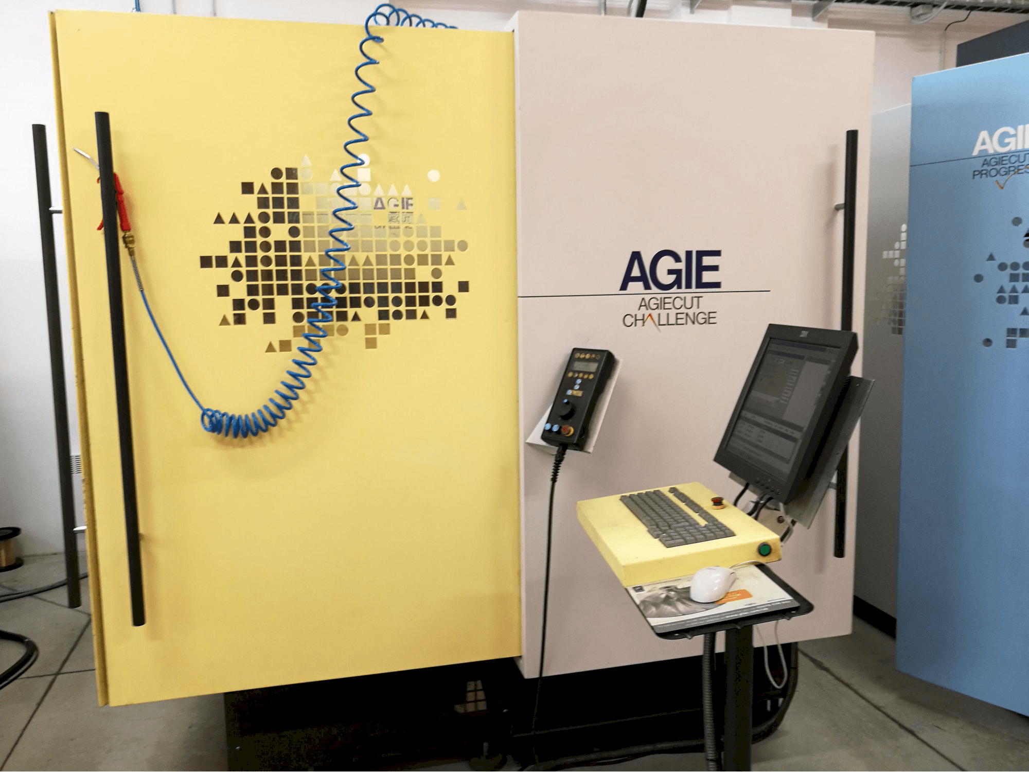 Frontansicht der AGIE AGIECUT CHALLENGE 2 Maschine