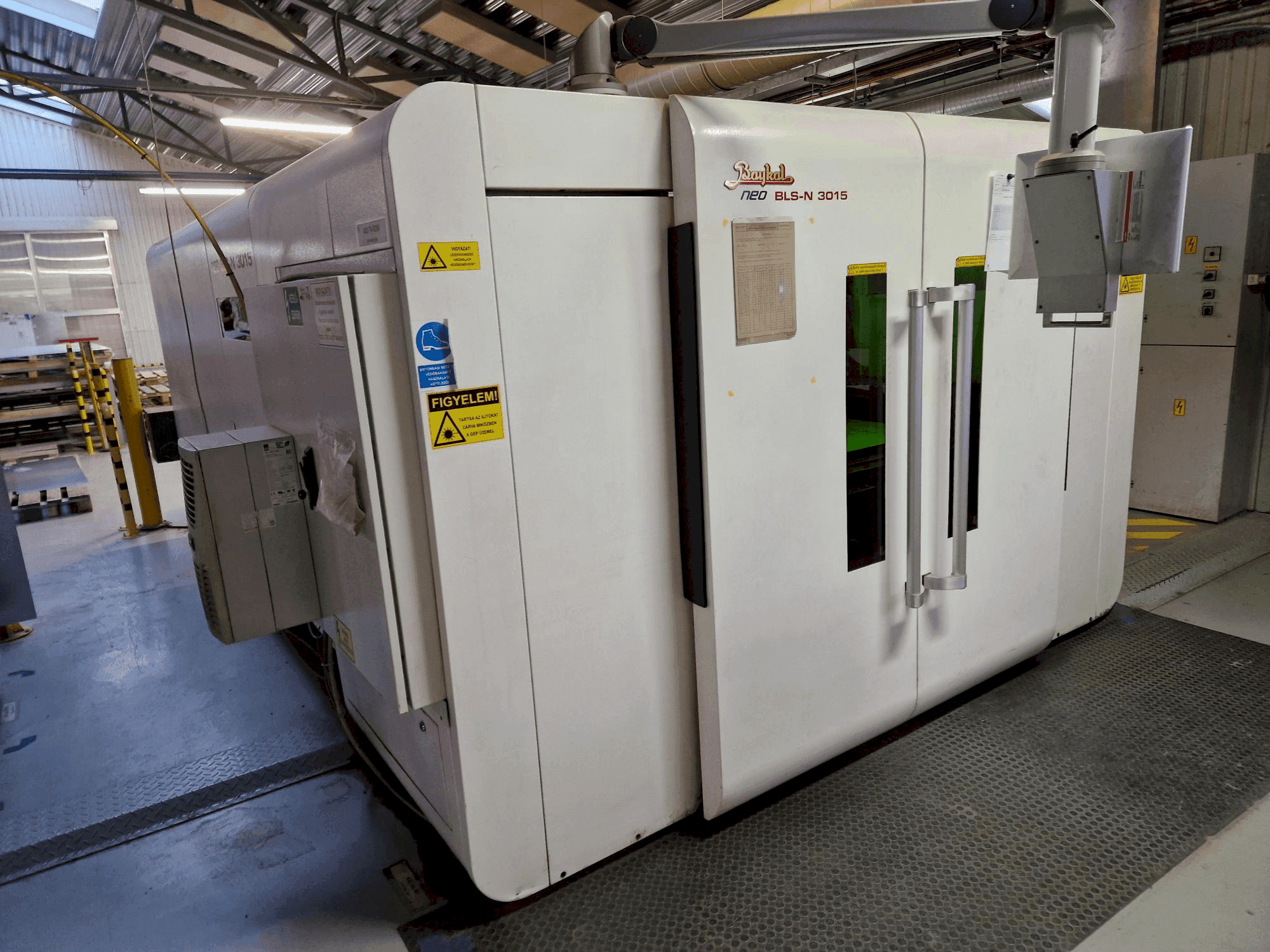 Frontansicht der Baykal BLS-N 3015 Maschine