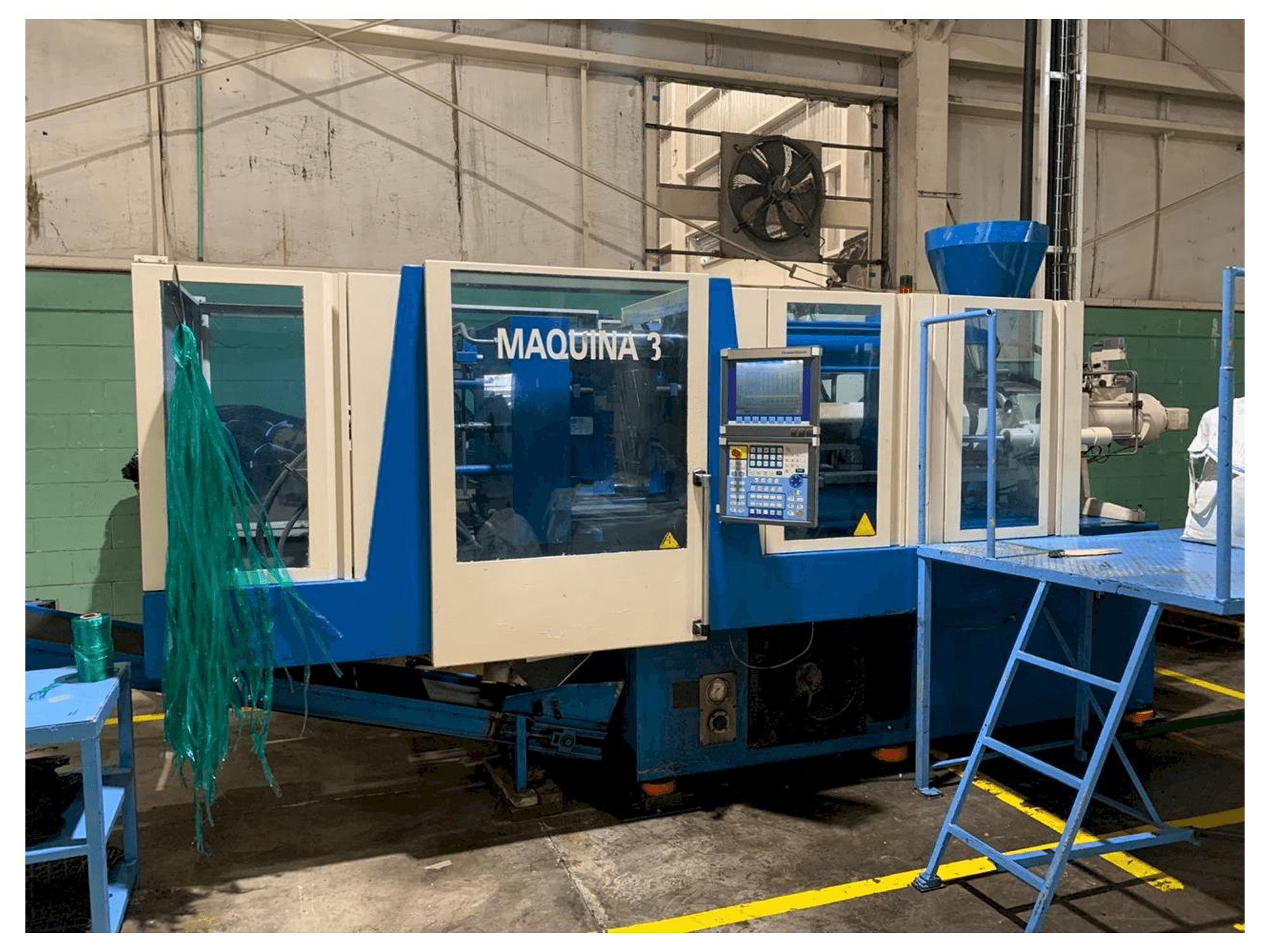 Frontansicht der Krauss Maffei 160/750 CX Maschine