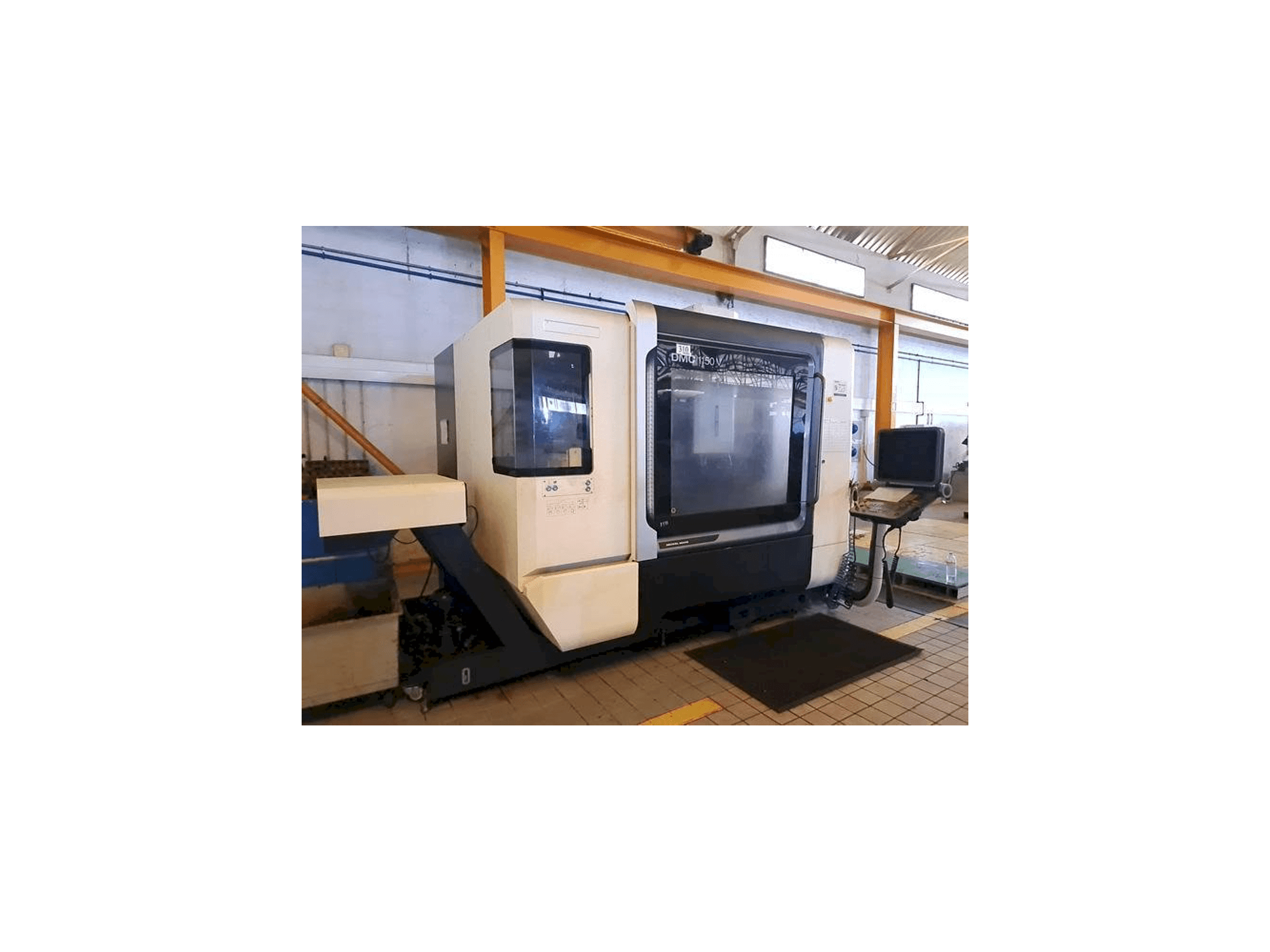 Frontansicht der DMG MORI DMC 1150V Maschine