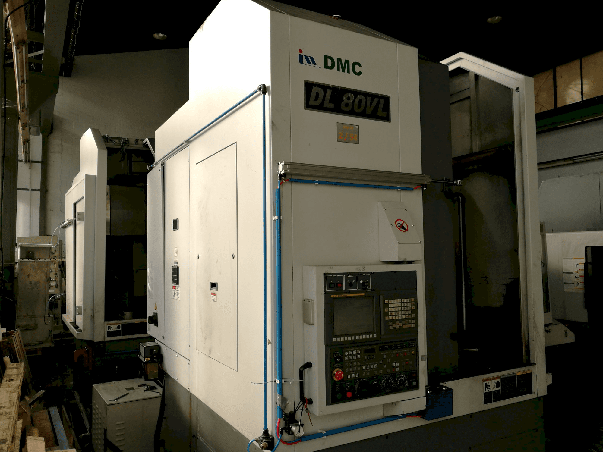 Linke Ansicht der DMC DL 80VL Maschine