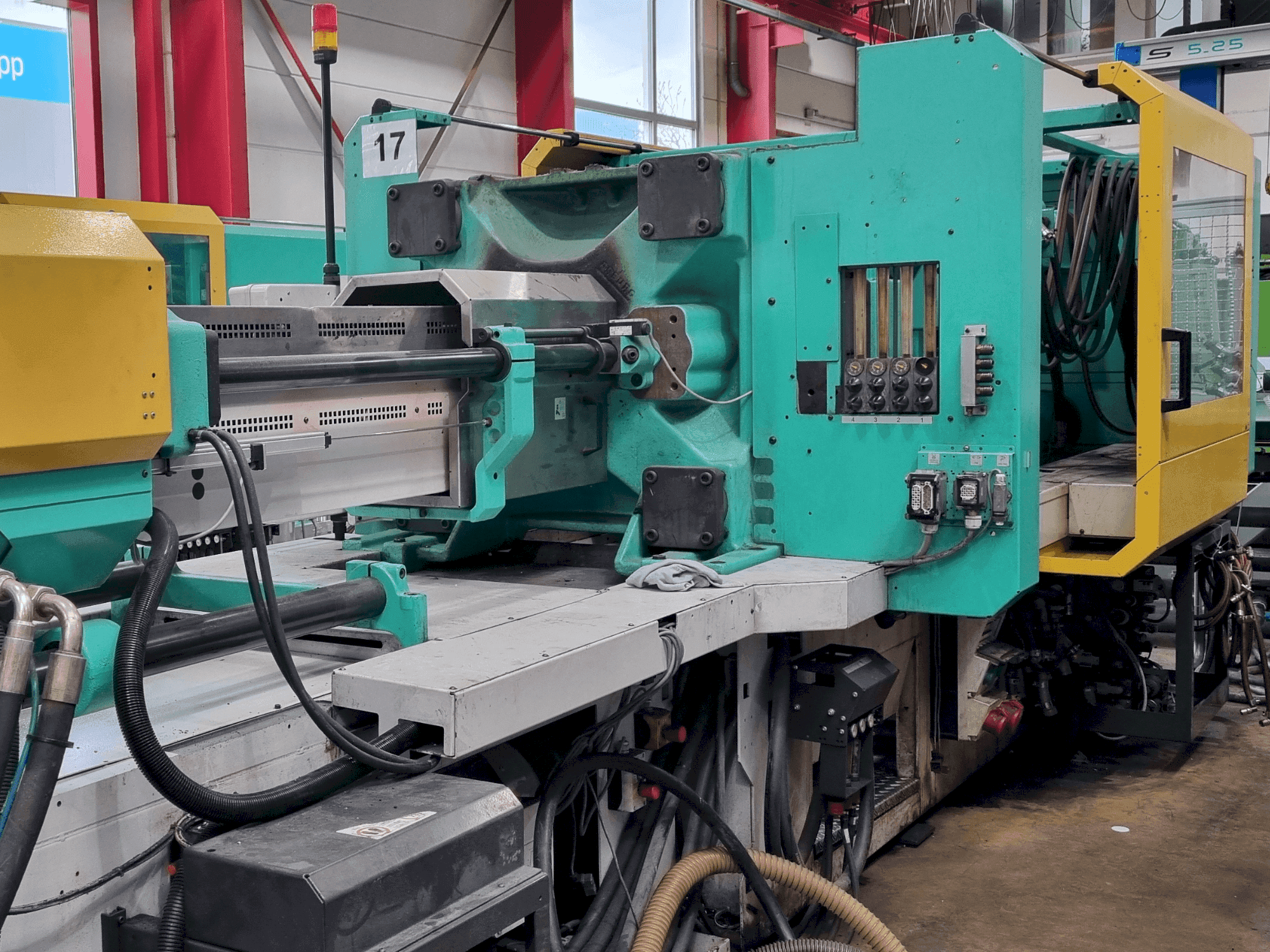 Frontansicht der Arburg 630 S 2500-1300 ECO Maschine