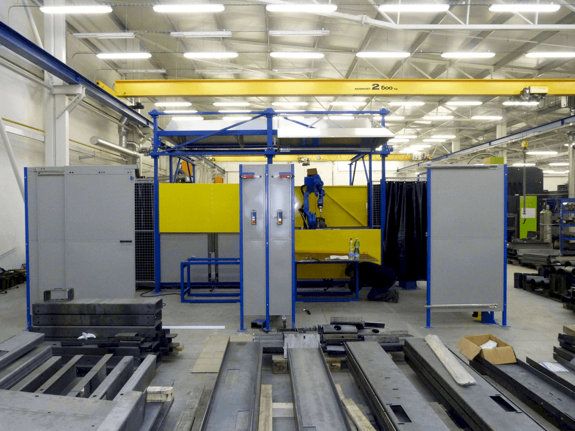 Frontansicht der Yaskawa Motoman MA1900 Maschine