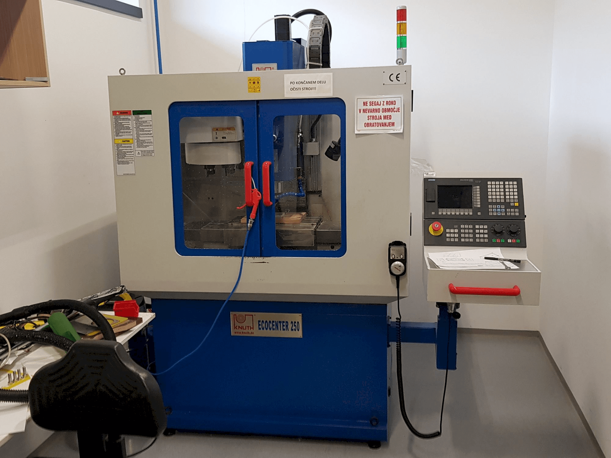 Frontansicht der KNUTH EcoCenter 250 Maschine