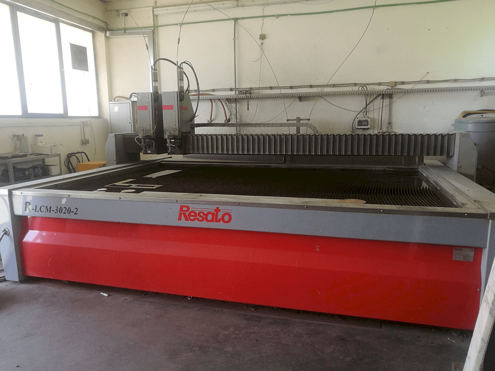 Frontansicht der Resato R-LCM 3020-2 Maschine