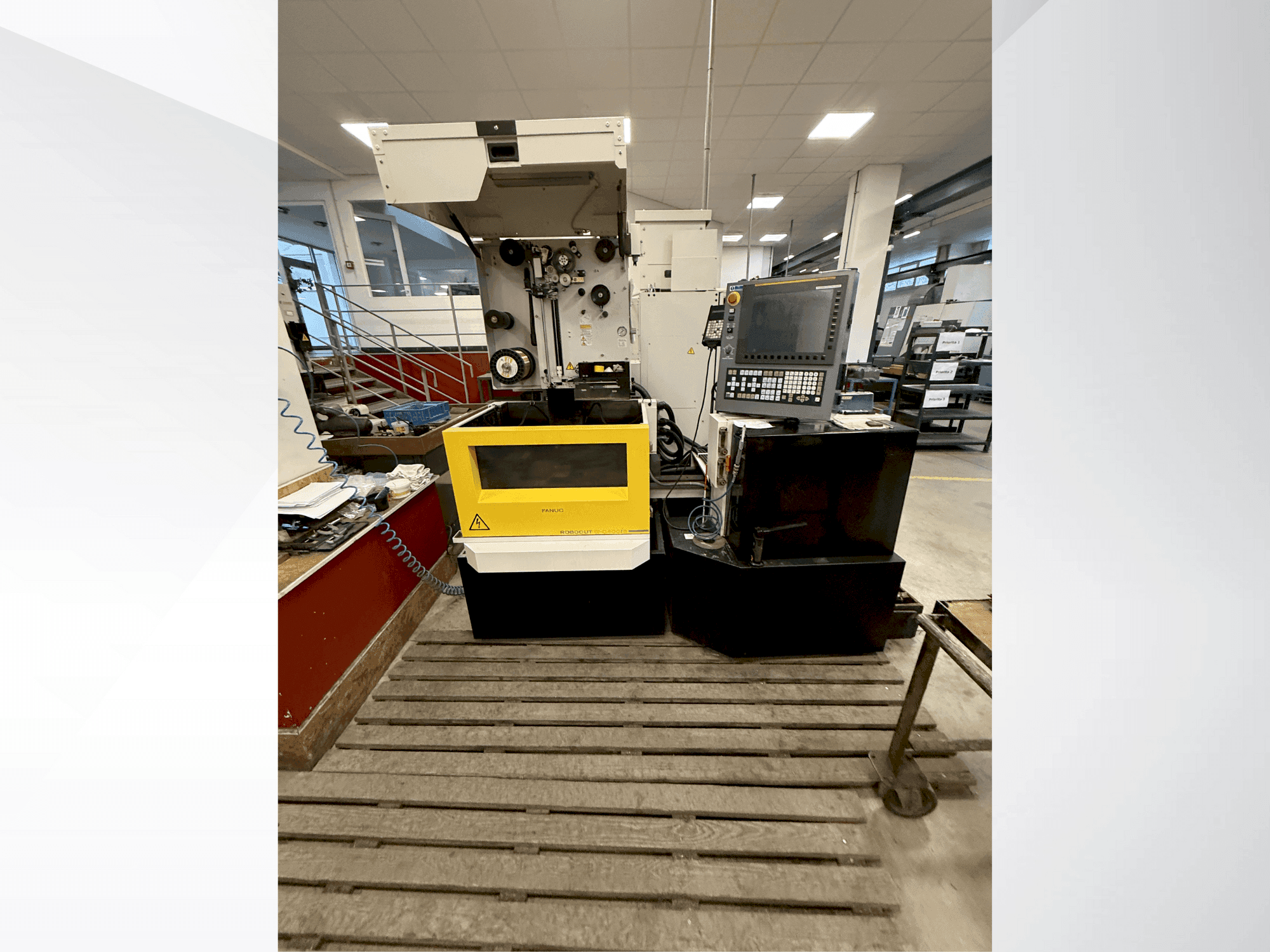 Frontansicht der FANUC Robocut alpha-C400iB Maschine