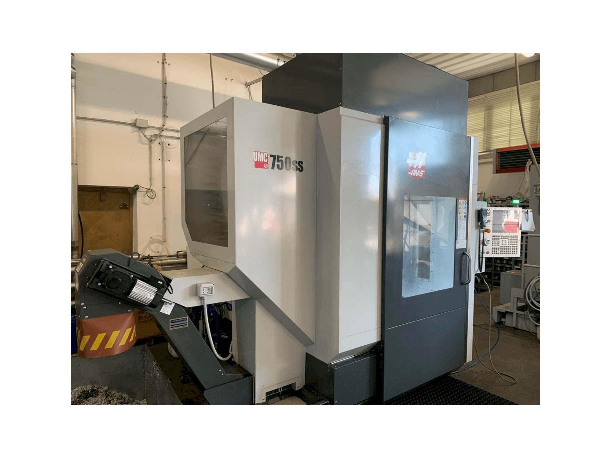 Frontansicht der HAAS UMC 750SS Maschine