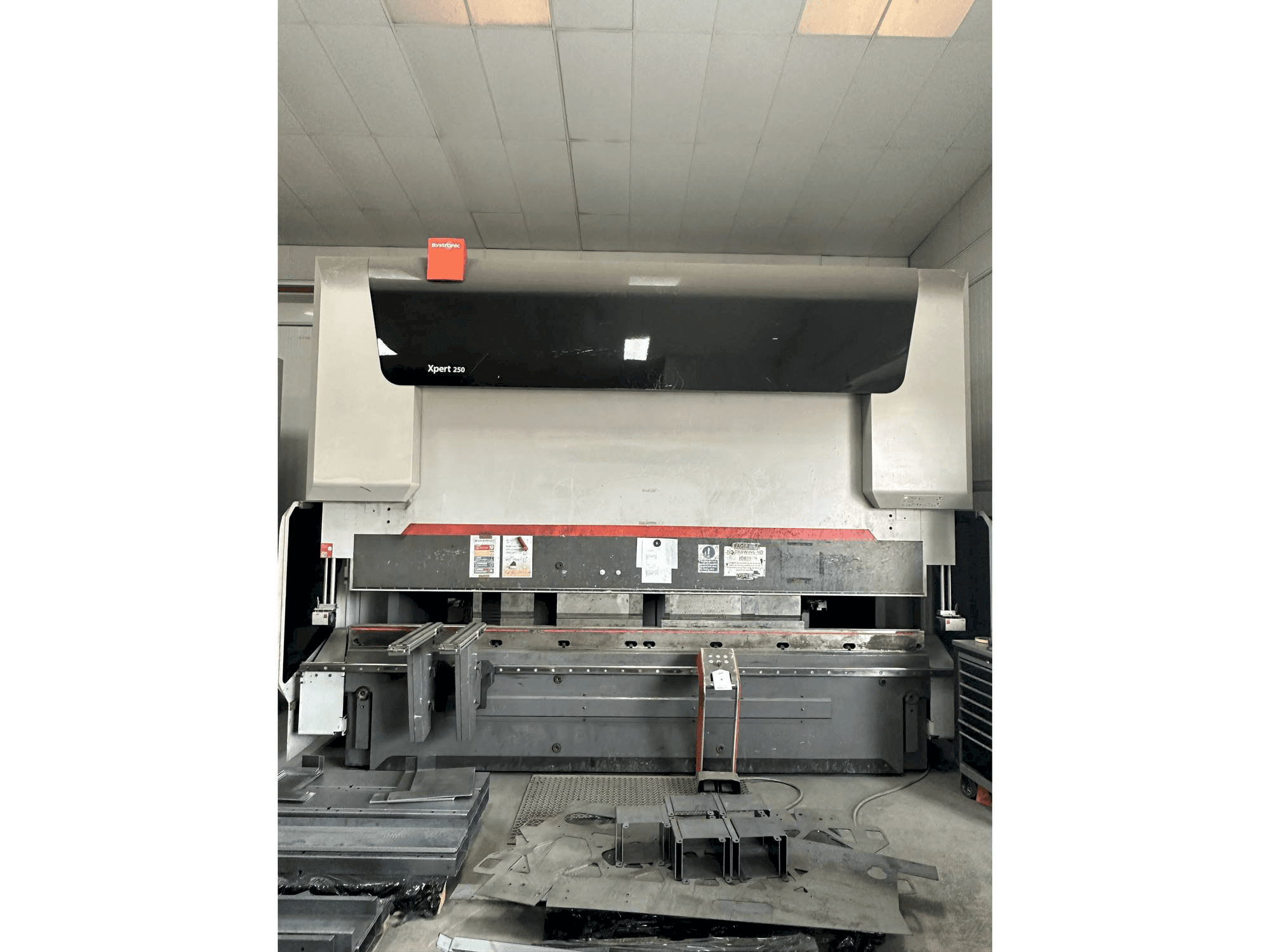 Frontansicht der Bystronic Xpert 250/4100 Maschine