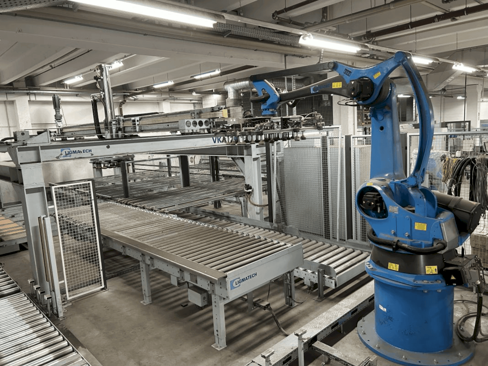 Frontansicht der LIGMATECH RKA100 Maschine