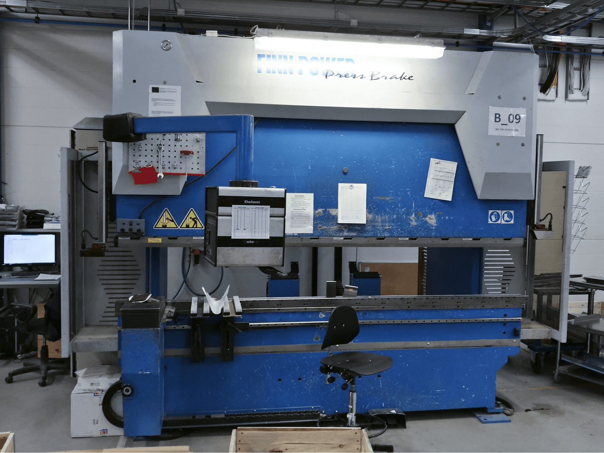 Frontansicht der Finn-Power B 125-3060 GC CL6 Maschine