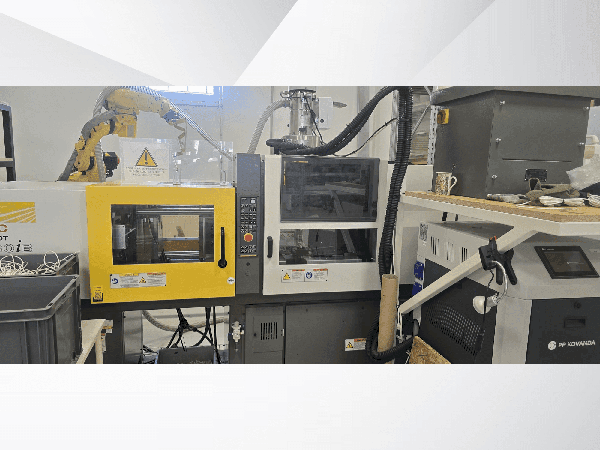 Frontansicht der FANUC Roboshot alpha-i30B Maschine