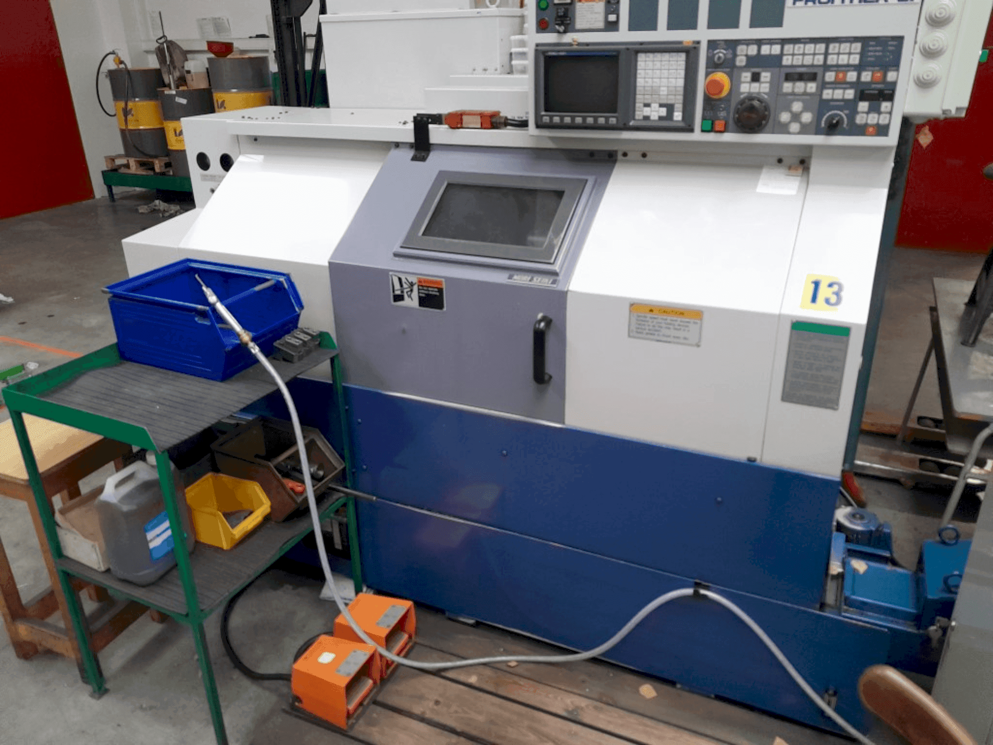 Frontansicht der MORI SEIKI Frontier L1 (1998) Maschine