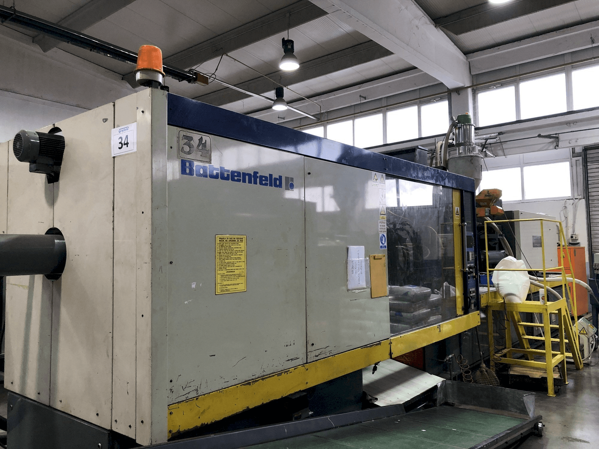 Linke Seitenansicht der Battenfeld BK-T 5000-4000 Maschine