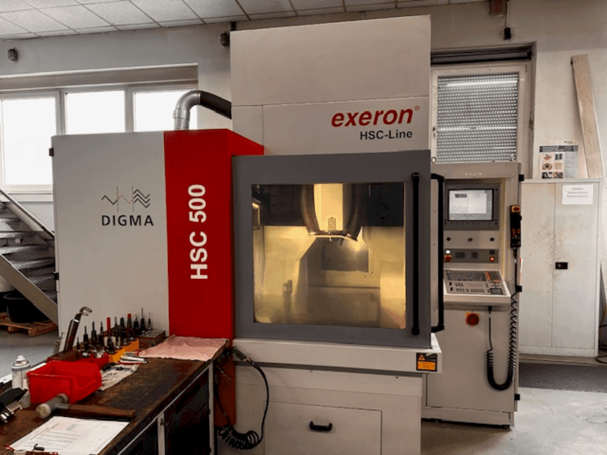 Frontansicht der Exeron HSC-Line 500 Maschine