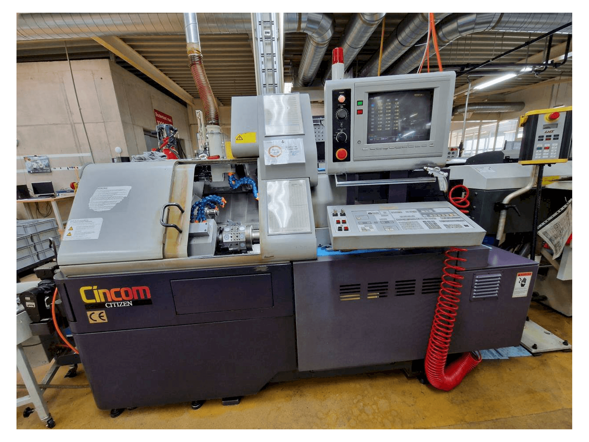 Frontansicht der Citizen M20 Maschine