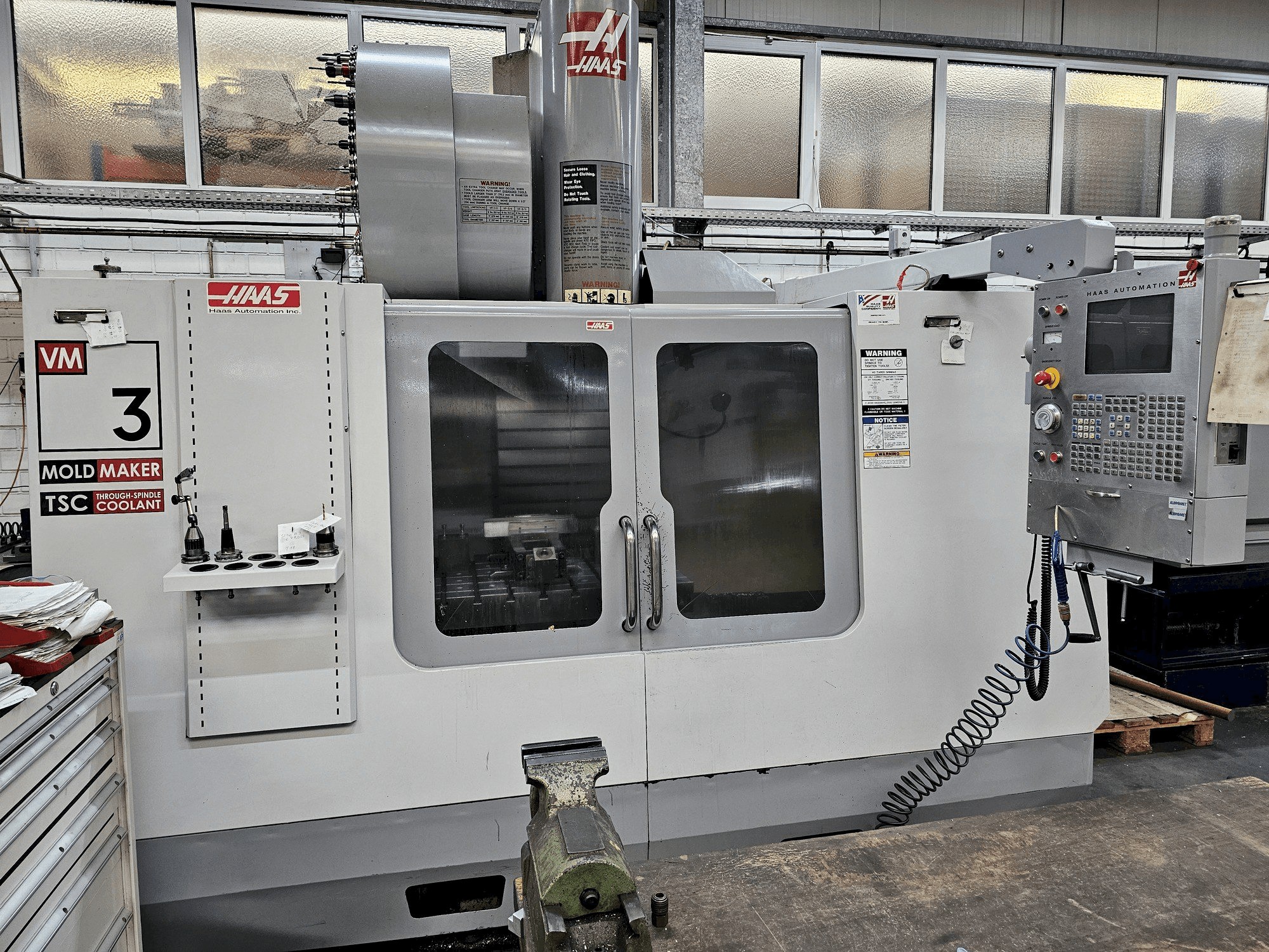 Frontansicht der HAAS VM 3 Maschine
