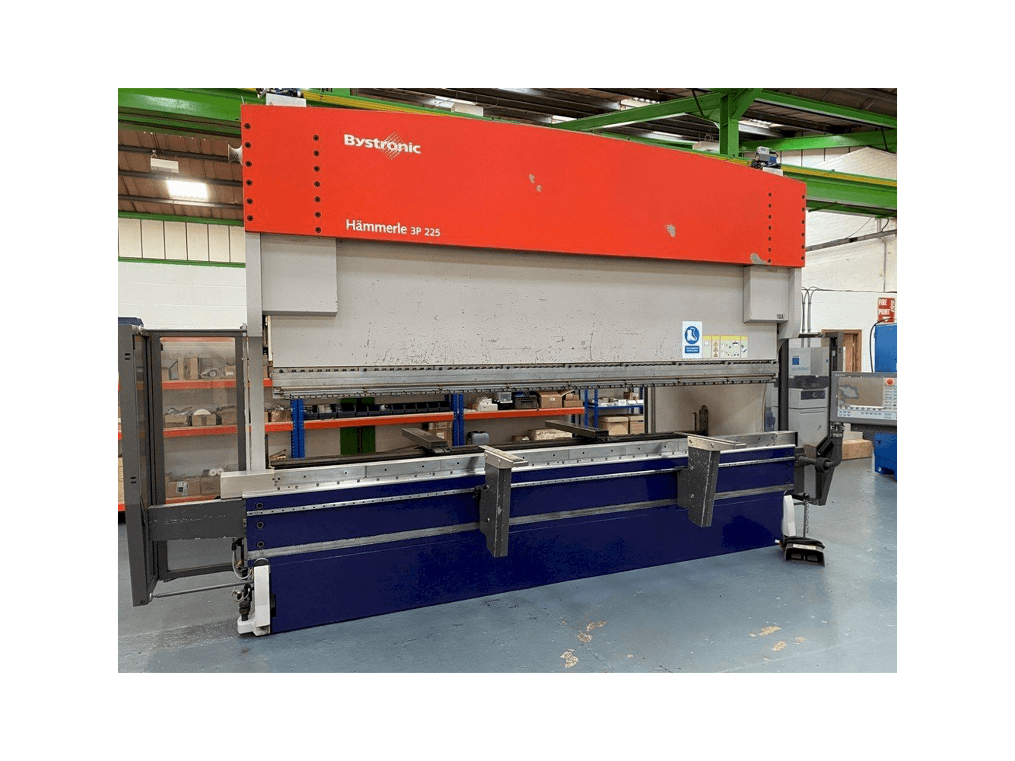 Frontansicht der Bystronic Hammerle 225/4100 3P Maschine