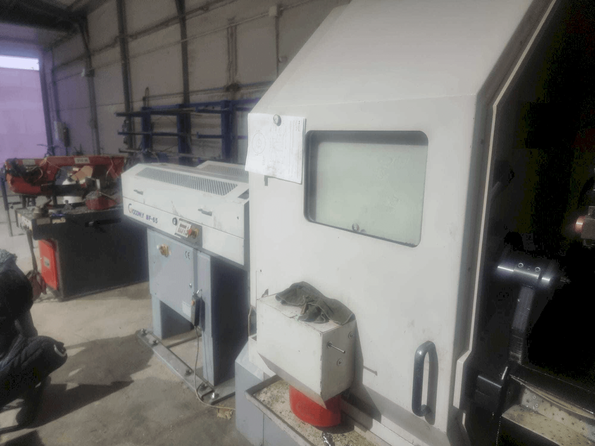 Rechte Seitenansicht der Goodway MSY 280 Maschine