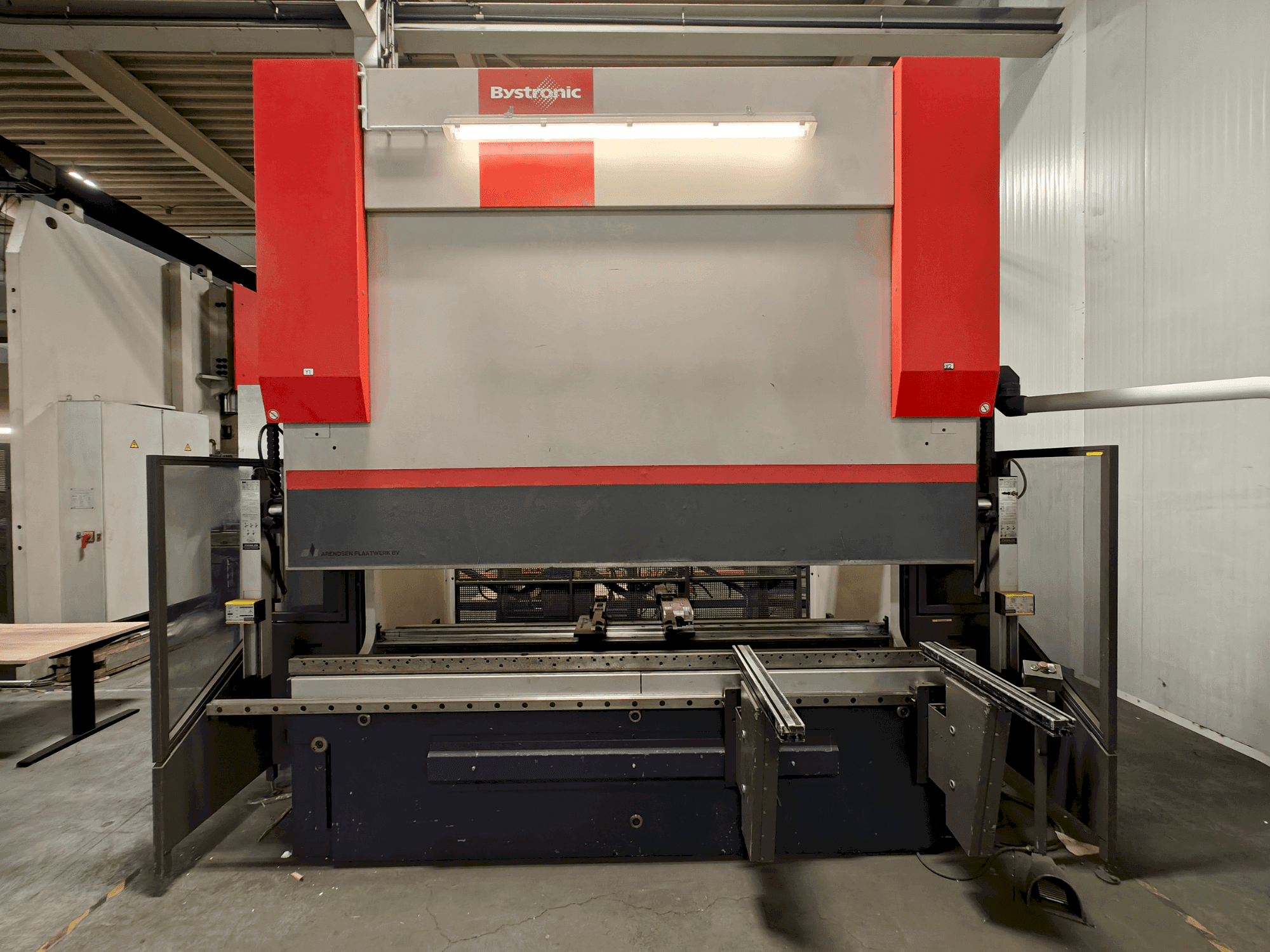 Frontansicht der Bystronic Xpert100x3100 Maschine