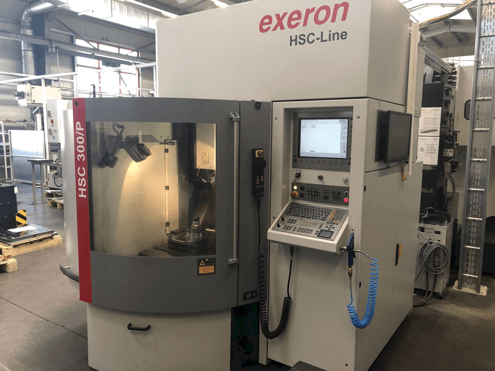 Frontansicht der Exeron HSC 300/P Maschine