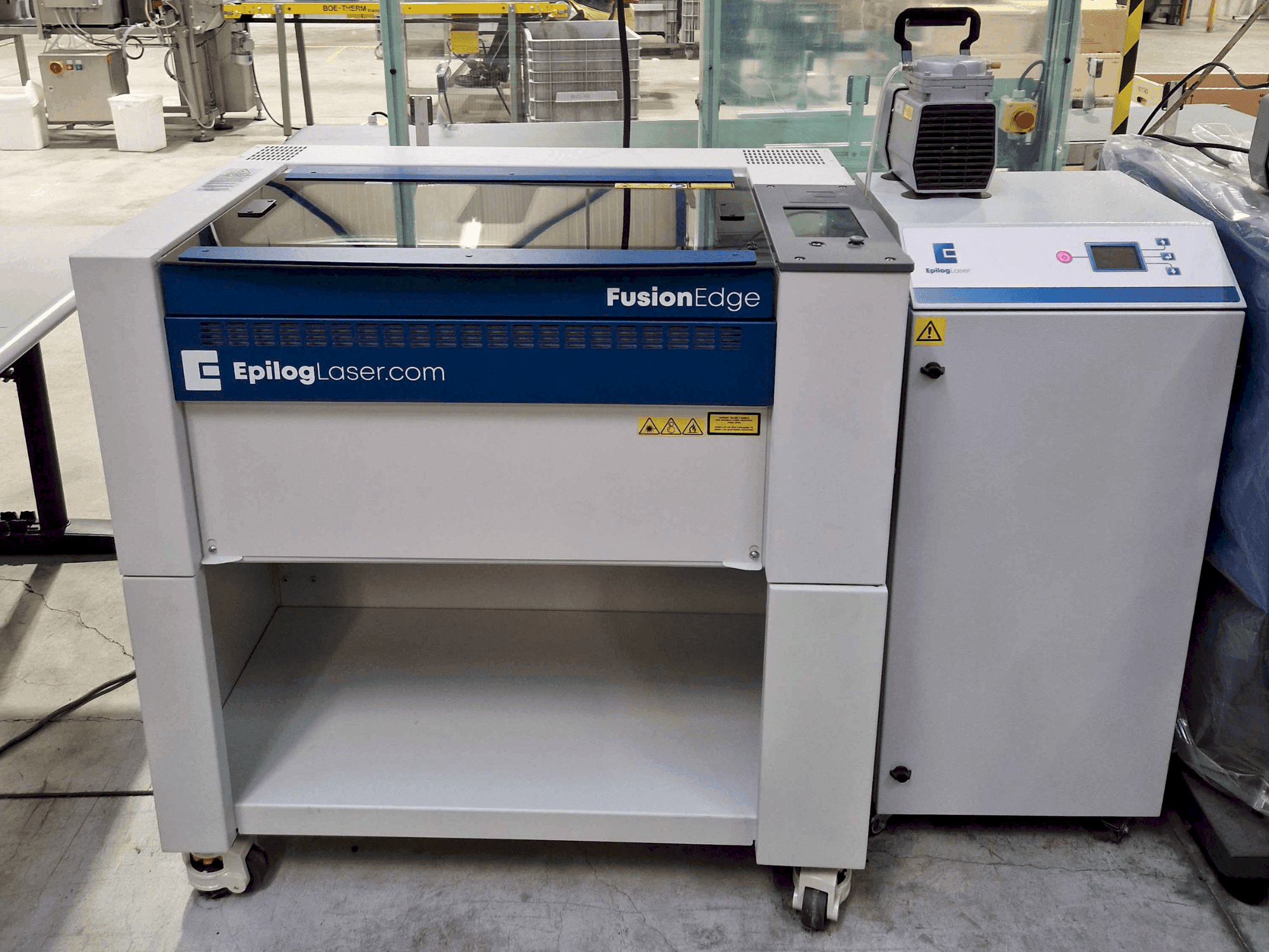 Frontansicht der EPILOG Laser Fusion Ege 12 30watt fiber Maschine