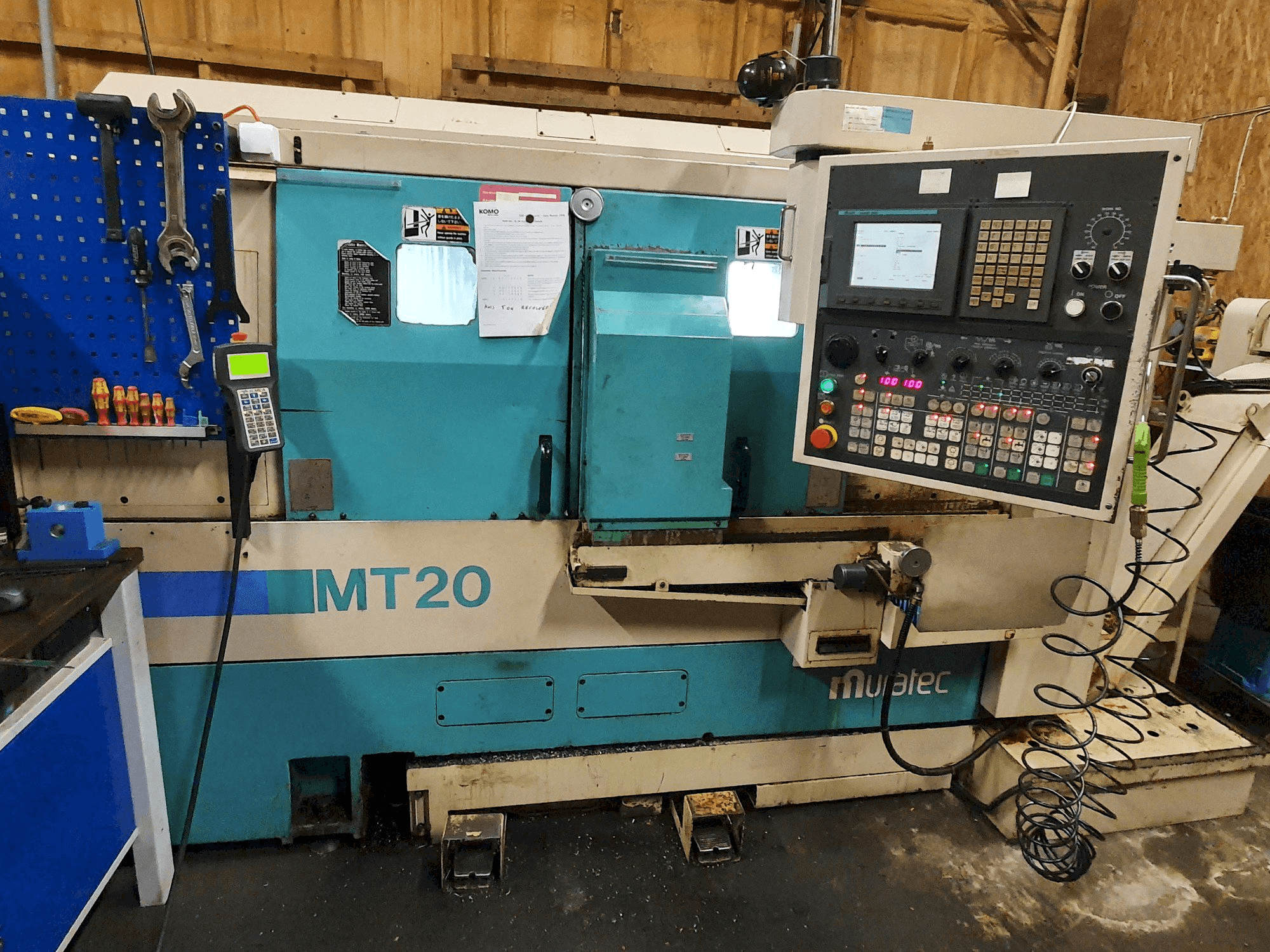 Frontansicht der Muratec MT20 Maschine