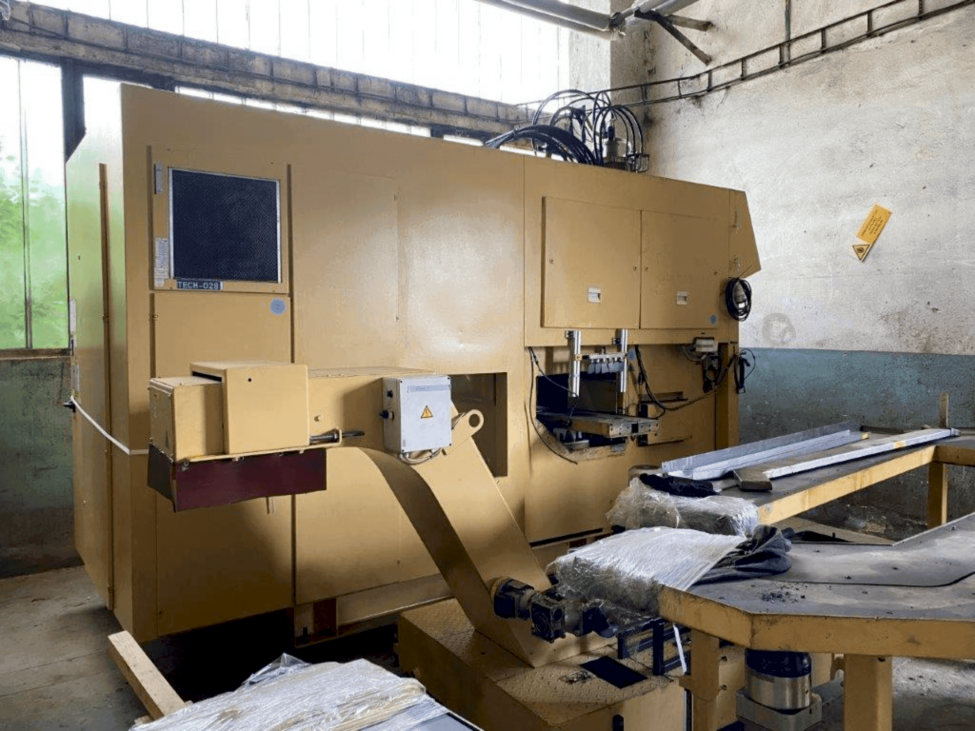 Frontansicht der EMAG VSC 400 Maschine