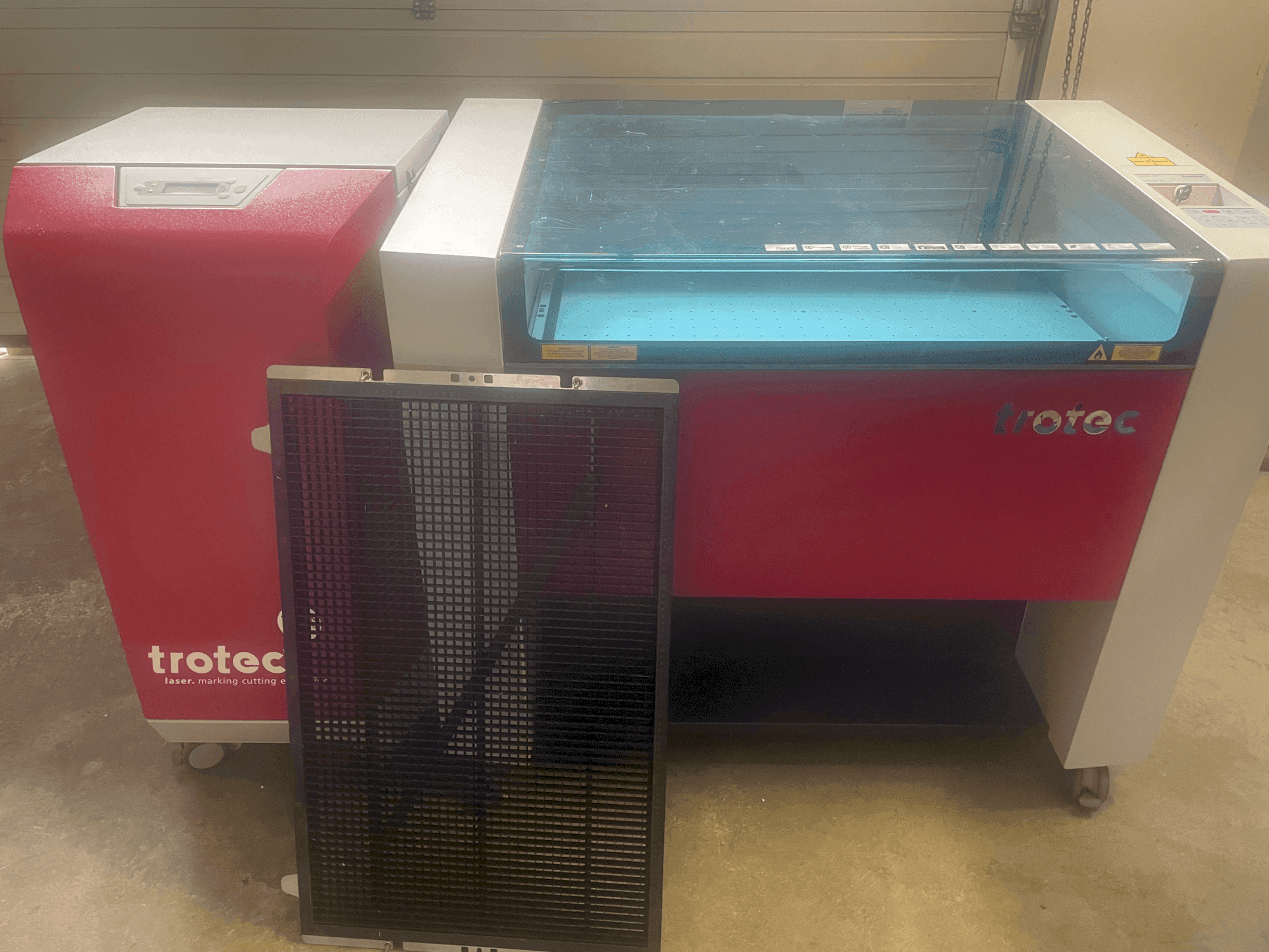 Frontansicht der Trotec Laser Speedy 360 Maschine