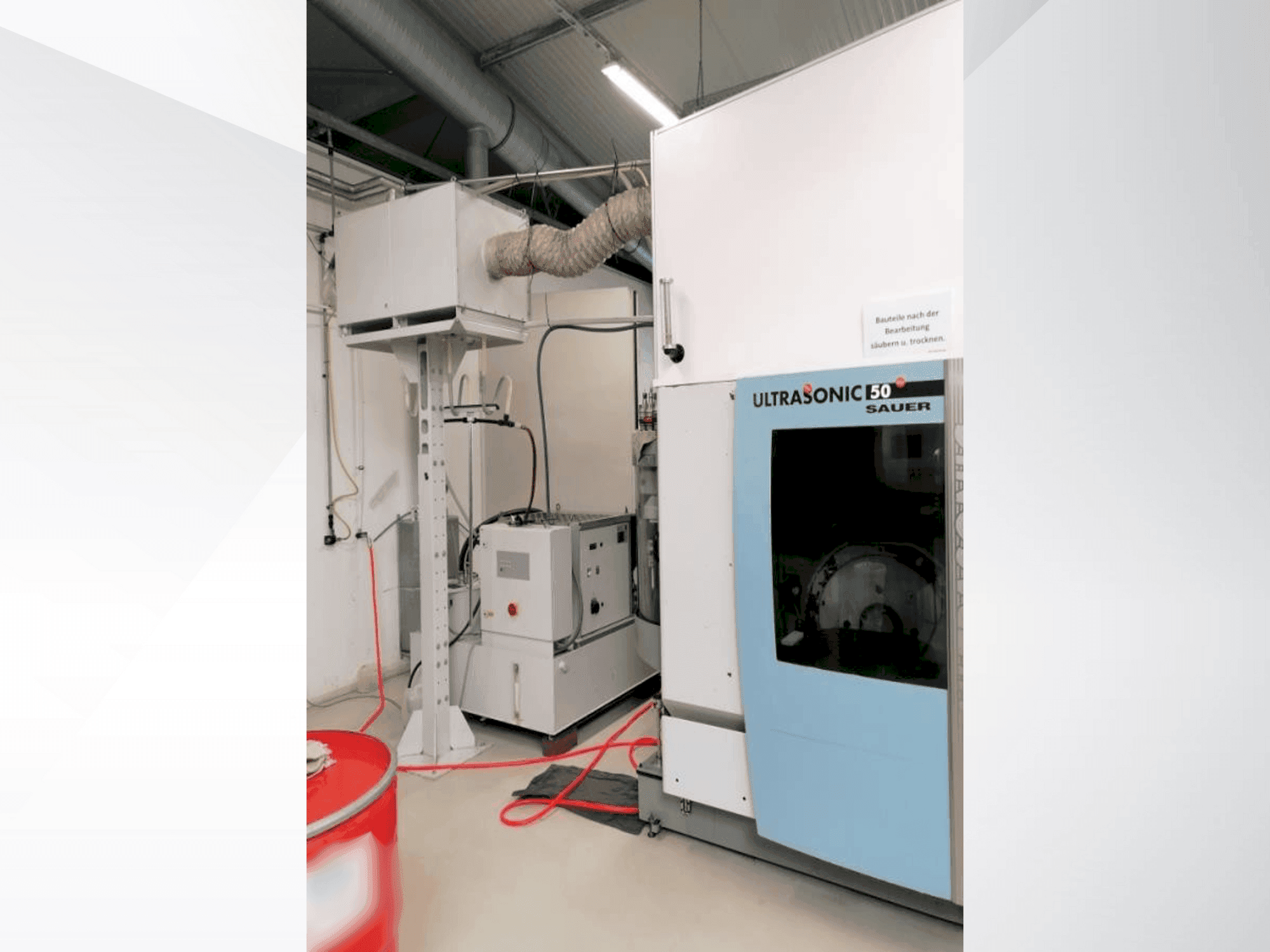 Frontansicht der DMG Sauer Ultra sonic 50 Maschine