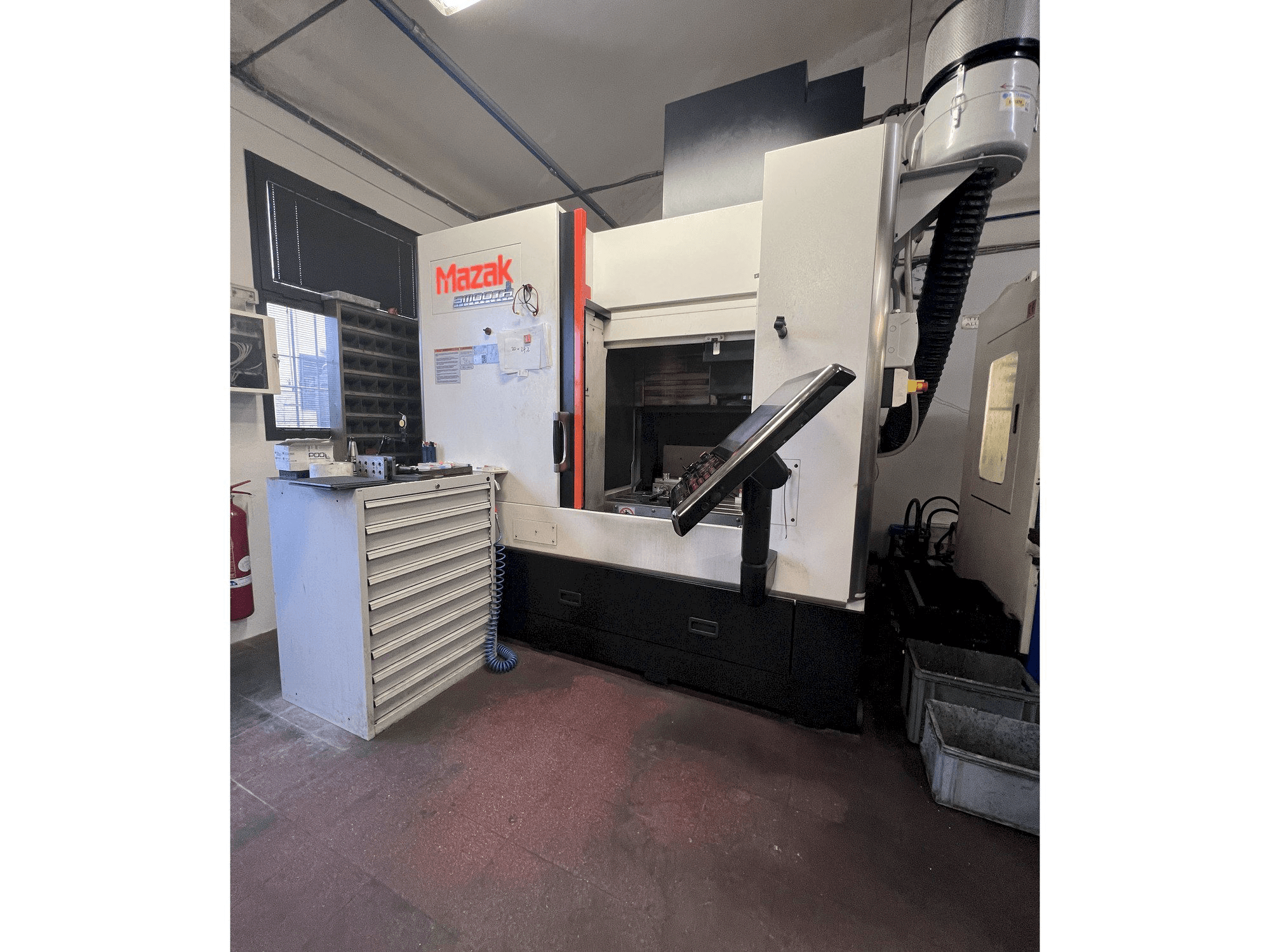 Frontansicht der Mazak FJV 200 Smooth G Maschine