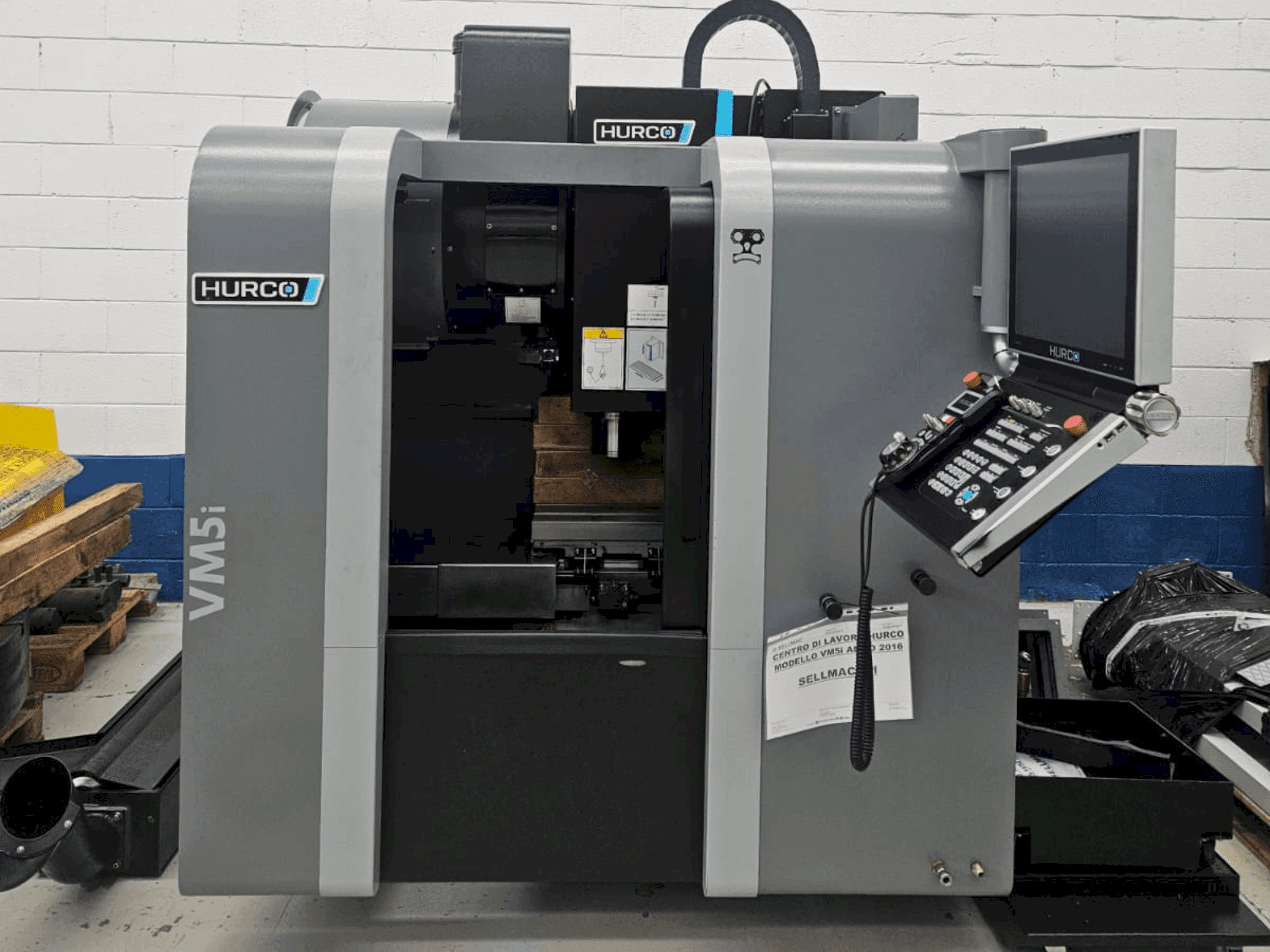 Frontansicht der Hurco VM5i Maschine