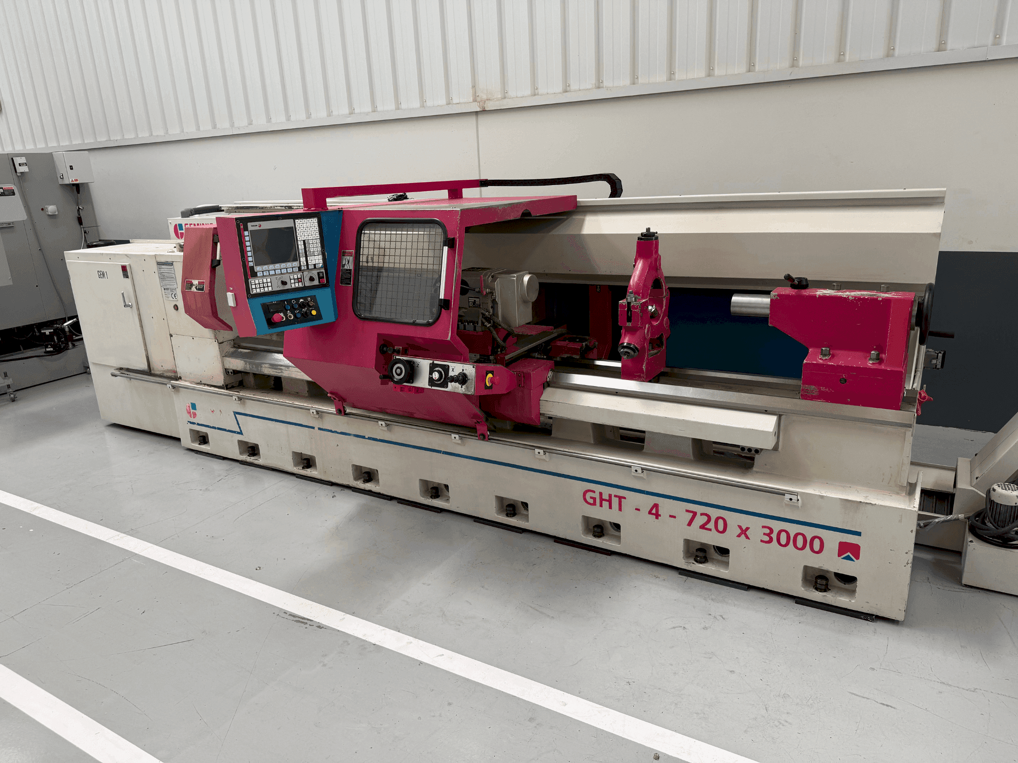 Frontansicht der Geminis GHT-4 720 x 3000 Maschine