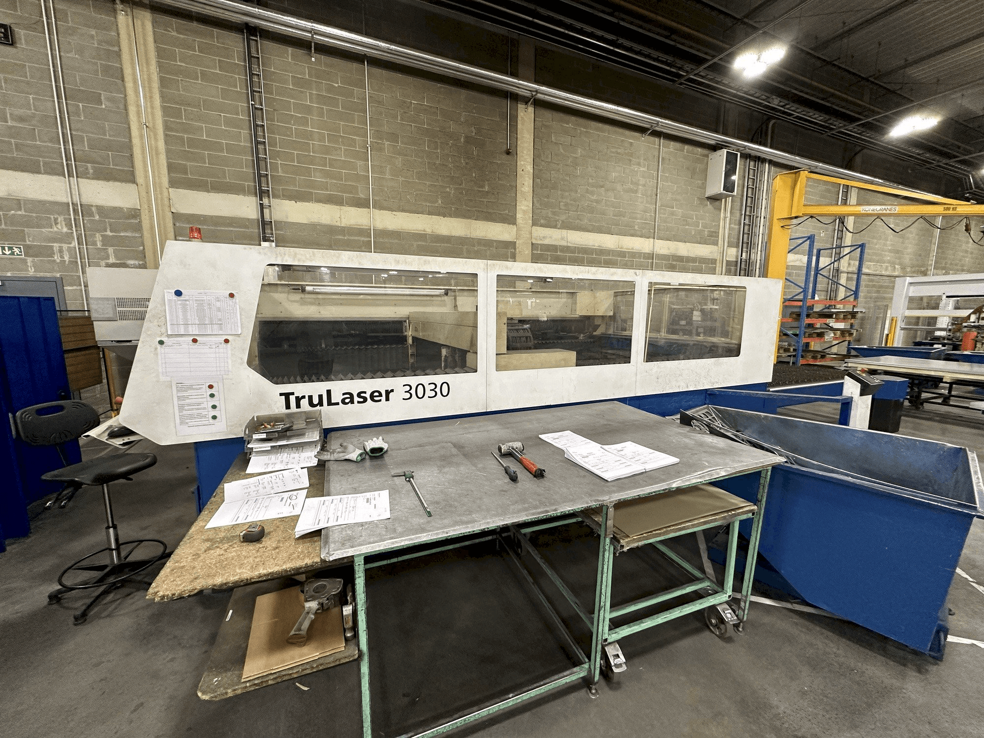 Frontansicht der TRUMPF Trulaser 3030 Maschine