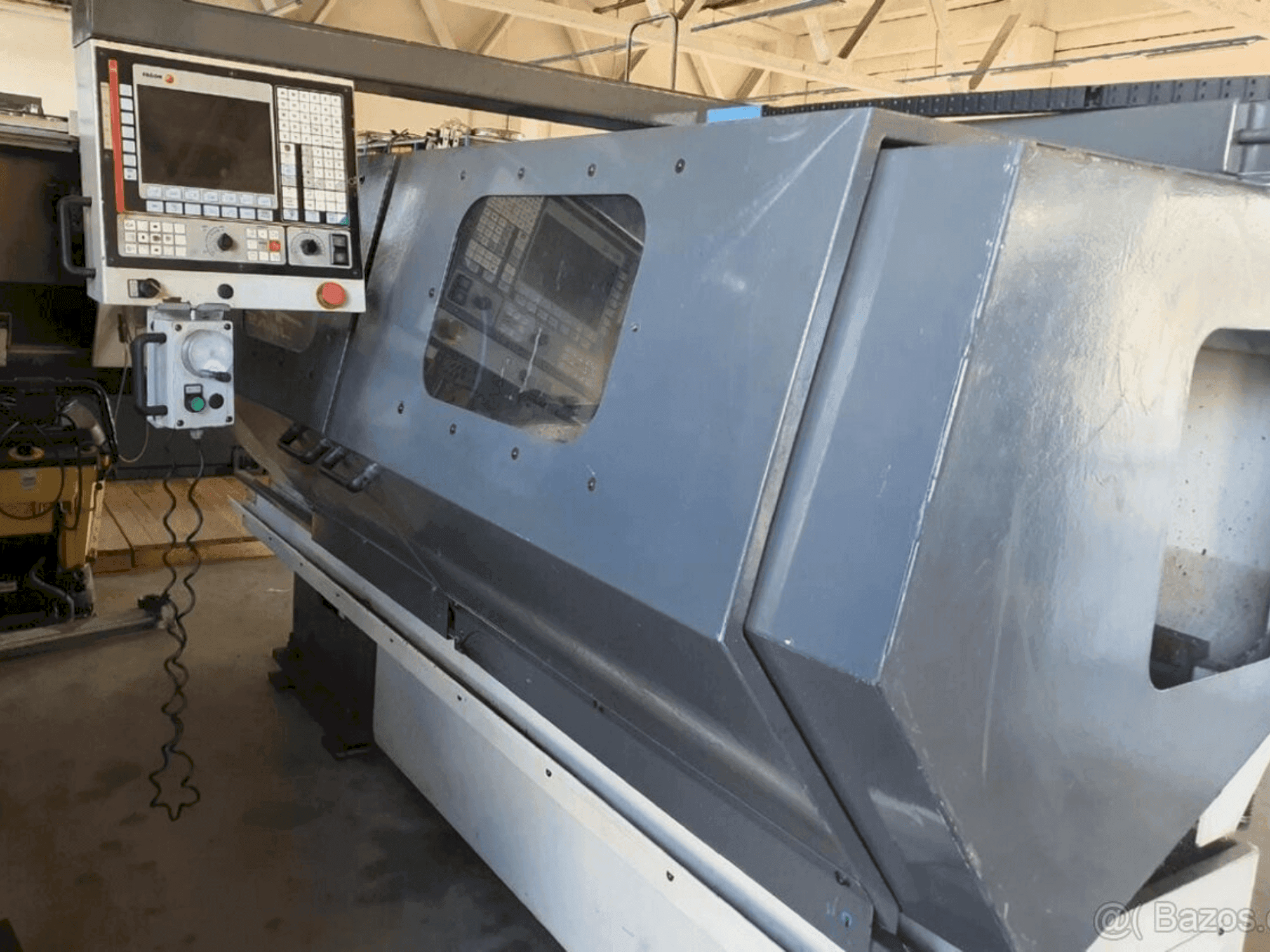 Frontansicht der Pinacho Taurus 260 (2000) Maschine