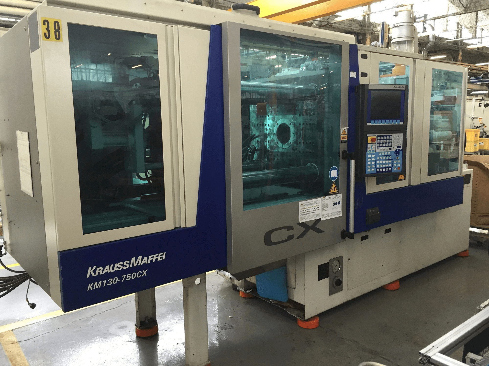 Frontansicht der Krauss Maffei 130-750 CX Maschine