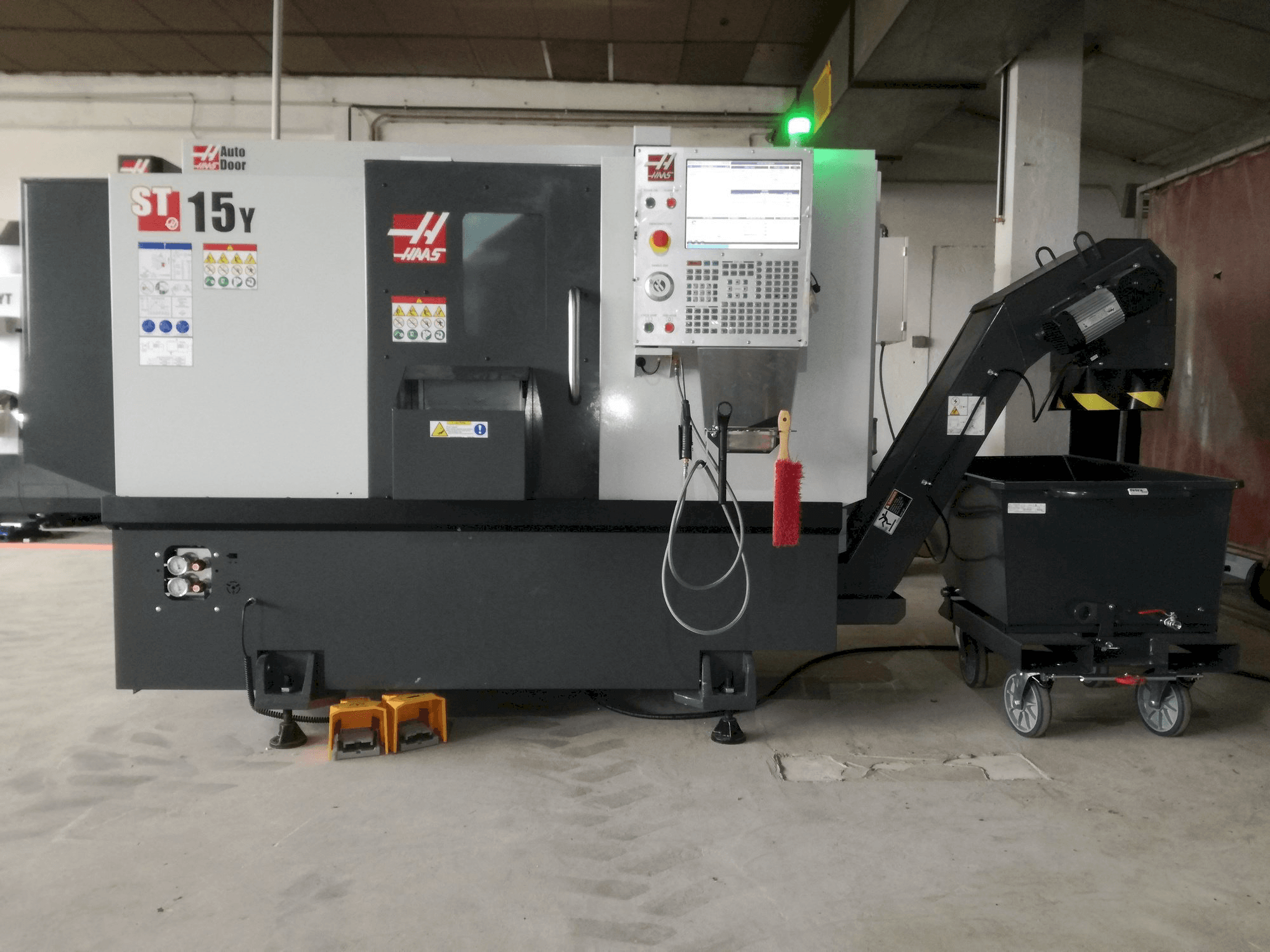 Frontansicht der HAAS ST 15y Maschine