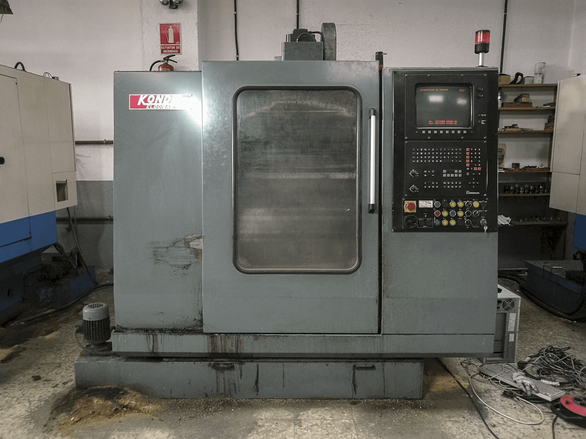 Frontansicht der KONDIA B-500 Maschine