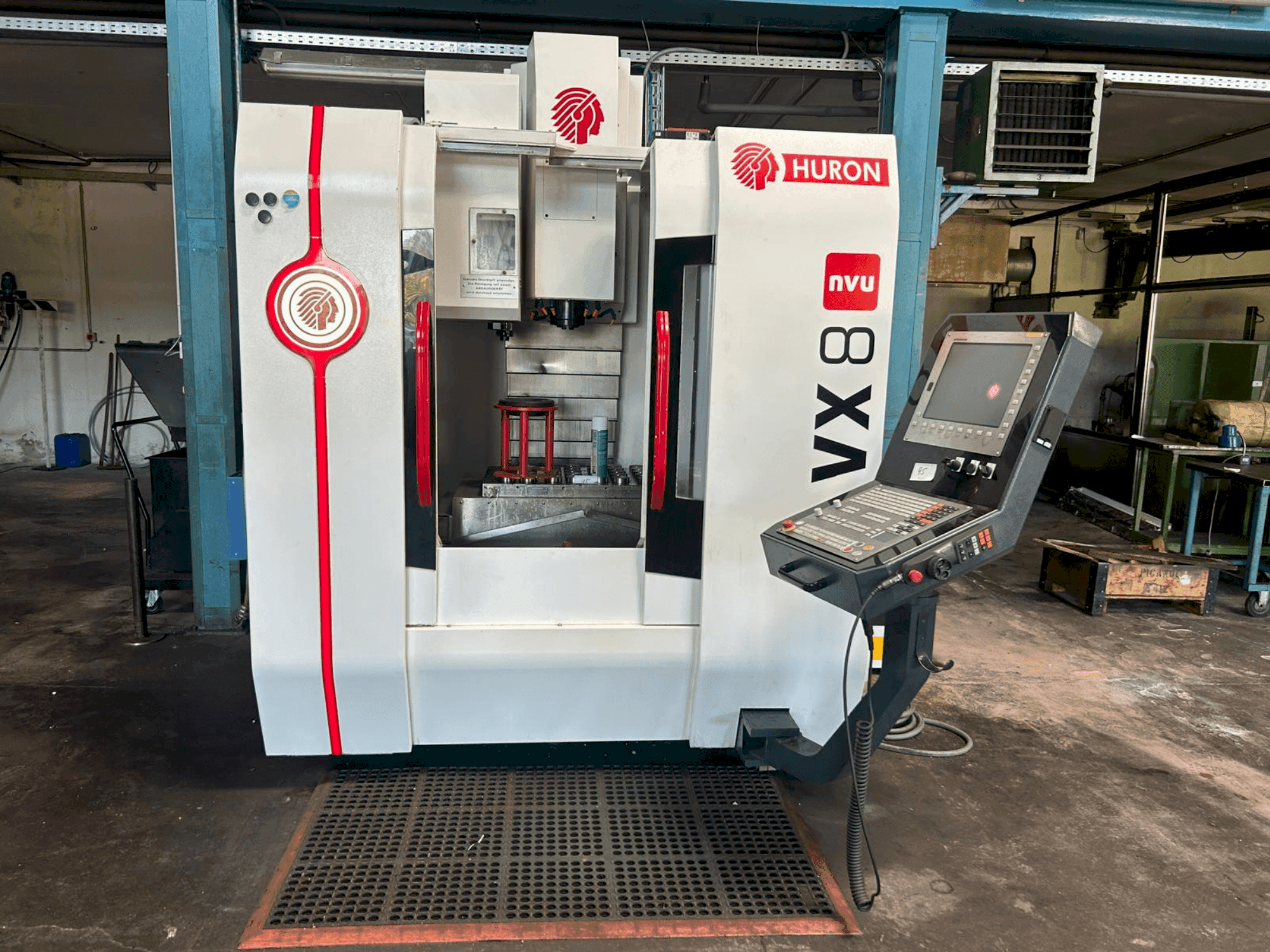 Frontansicht der Huron VX8 NVU Maschine