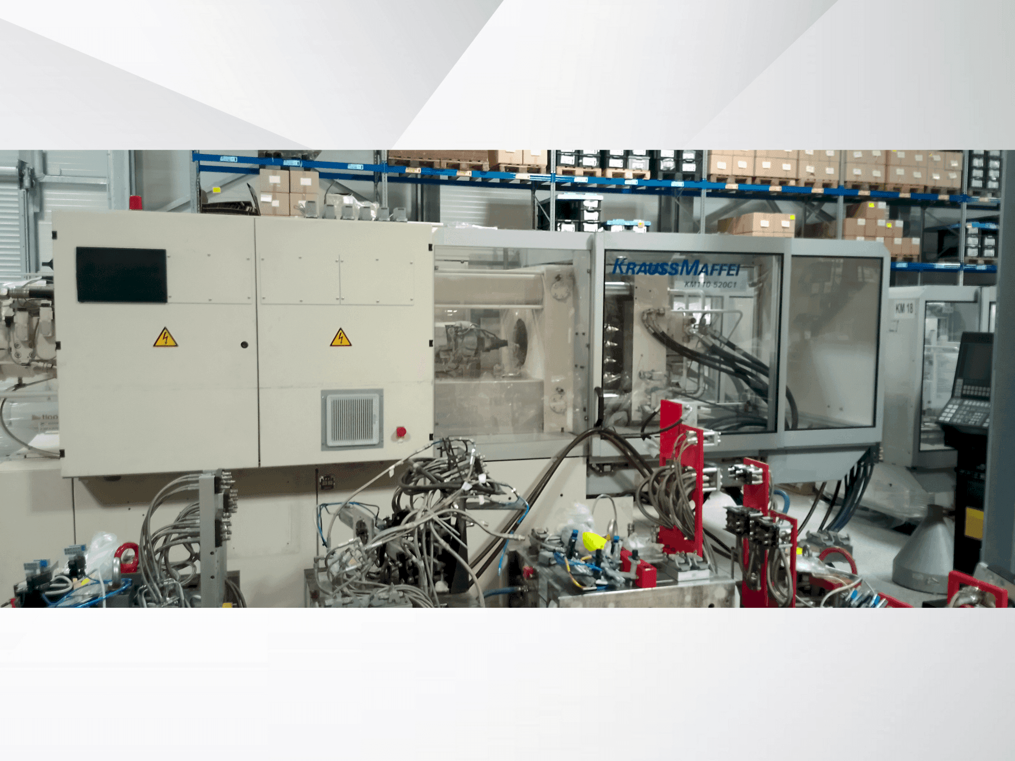 Frontansicht der Krauss Maffei 110-520 C1 Maschine