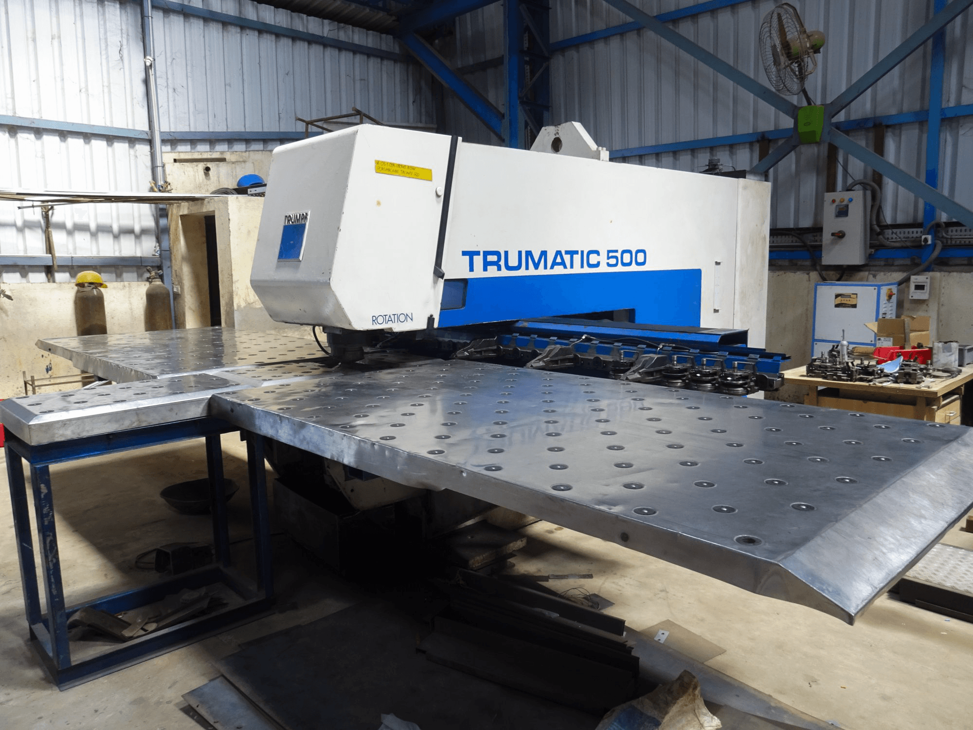 Rechte Ansicht der Trumpf Trumatic 500 Maschine