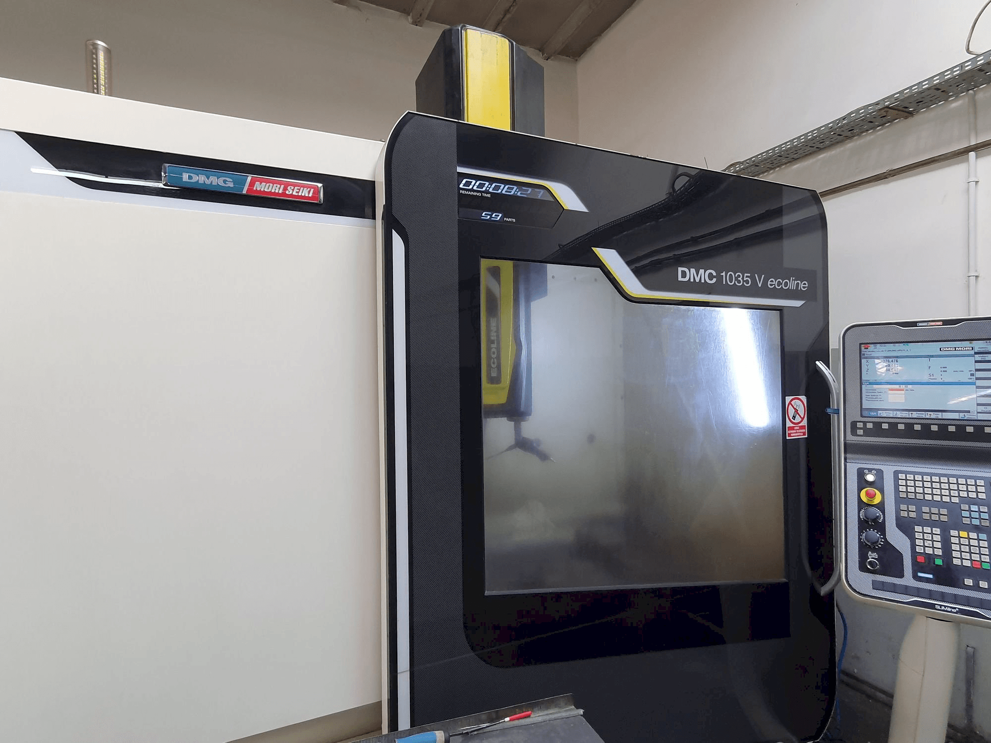 Frontansicht der DMG MORI DMC 1035V Ecoline Maschine