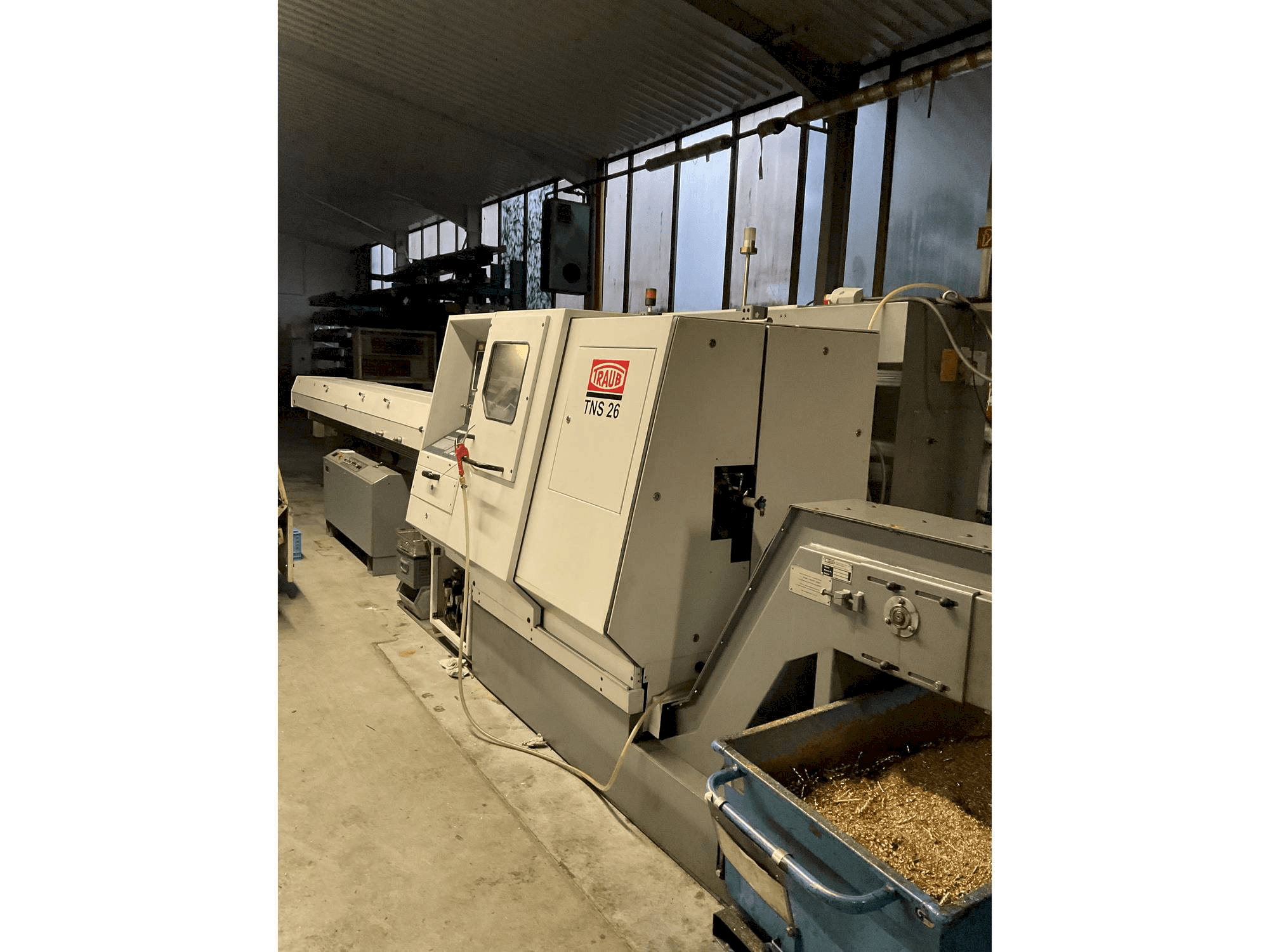 Frontansicht der TRAUB TNS 26 DGY Maschine