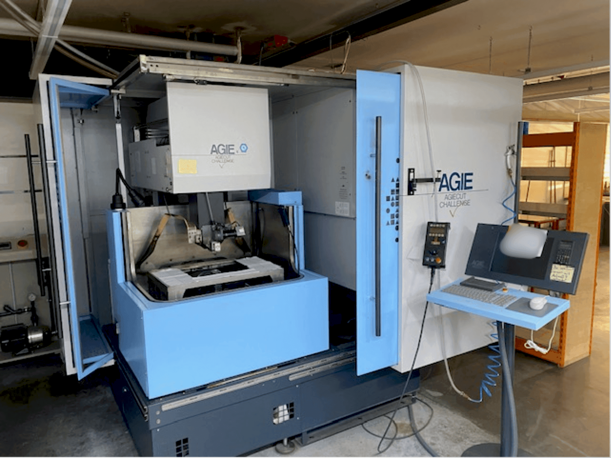 Frontansicht der AGIE Agiecut Challenge V2 Maschine